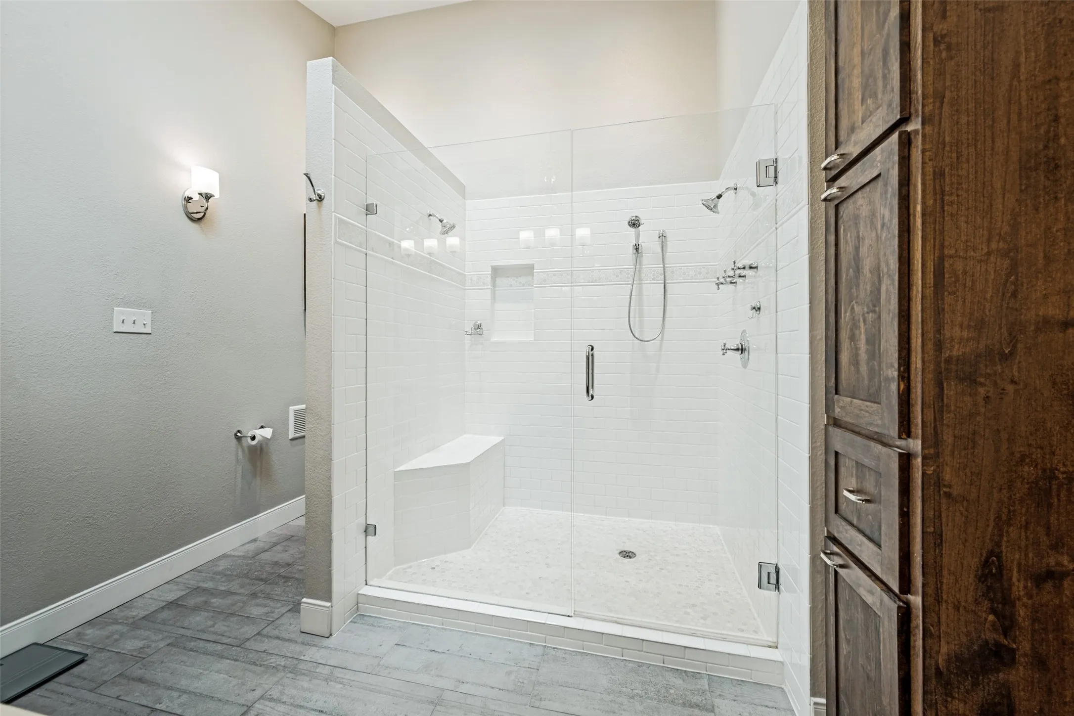 Single Family Residence For Sale in Tarrant County , 3614 Lake Pontchartrain Drive, Arlington, Texas 76016, 4 Bedroom, 3 Bathroom, 2 Garage spaces, 2,809 Sqft, built in 1979, mls#21383422, Real Estate Agent in Arlington, Homes For Sale in Tarrant county, Homes For Sale in Arlington, Realtor in Arlington Texas, Real Estate Brokerage Independent Realty Texas, Luminita Cordes Realtor