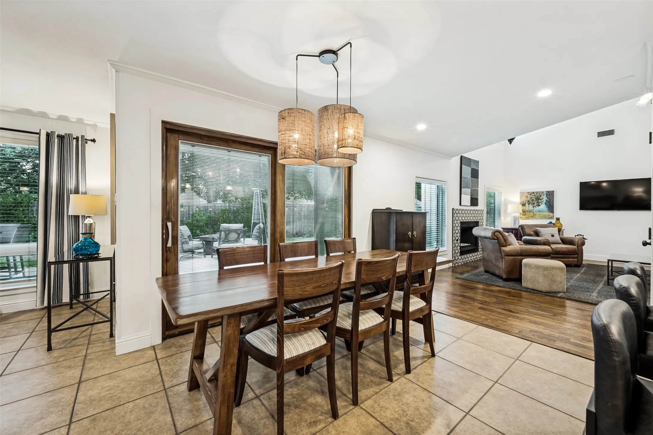 Single Family Residence For Sale in Tarrant County , 3614 Lake Pontchartrain Drive, Arlington, Texas 76016, 4 Bedroom, 3 Bathroom, 2 Garage spaces, 2,809 Sqft, built in 1979, mls#21383422, Real Estate Agent in Arlington, Homes For Sale in Tarrant county, Homes For Sale in Arlington, Realtor in Arlington Texas, Real Estate Brokerage Independent Realty Texas, Luminita Cordes Realtor