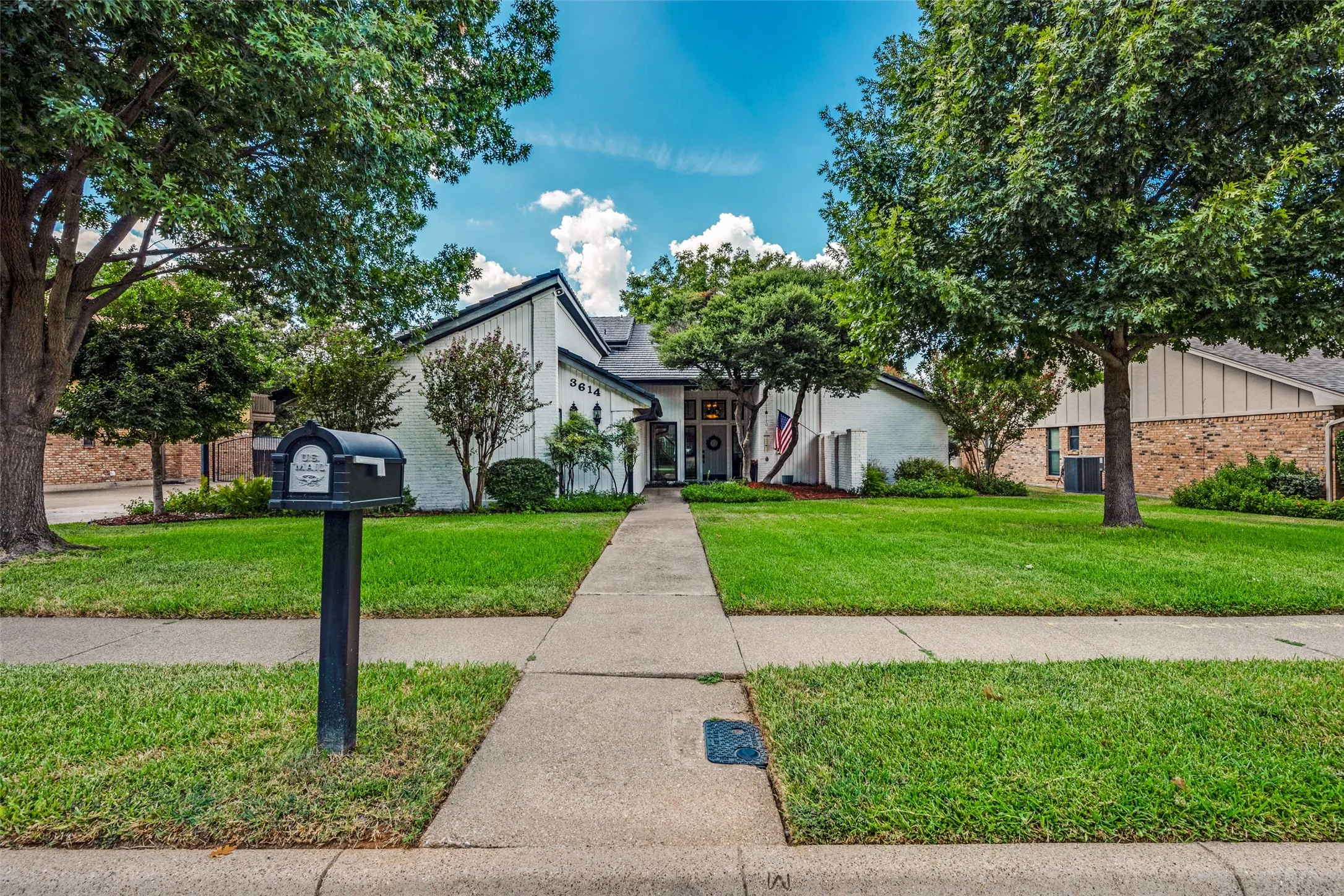 Single Family Residence For Sale in Tarrant County , 3614 Lake Pontchartrain Drive, Arlington, Texas 76016, 4 Bedroom, 3 Bathroom, 2 Garage spaces, 2,809 Sqft, built in 1979, mls#21383422, Real Estate Agent in Arlington, Homes For Sale in Tarrant county, Homes For Sale in Arlington, Realtor in Arlington Texas, Real Estate Brokerage Independent Realty Texas, Luminita Cordes Realtor