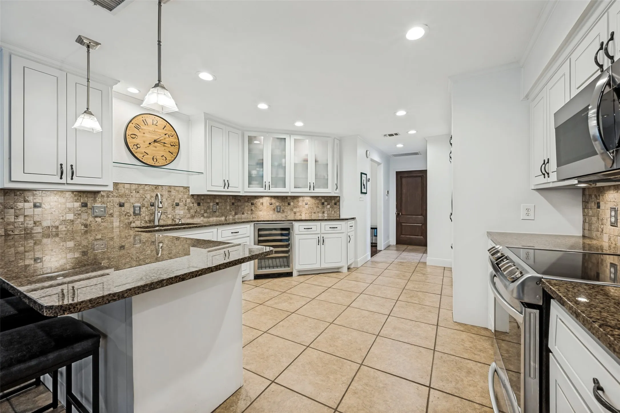 Single Family Residence For Sale in Tarrant County , 3614 Lake Pontchartrain Drive, Arlington, Texas 76016, 4 Bedroom, 3 Bathroom, 2 Garage spaces, 2,809 Sqft, built in 1979, mls#21383422, Real Estate Agent in Arlington, Homes For Sale in Tarrant county, Homes For Sale in Arlington, Realtor in Arlington Texas, Real Estate Brokerage Independent Realty Texas, Luminita Cordes Realtor