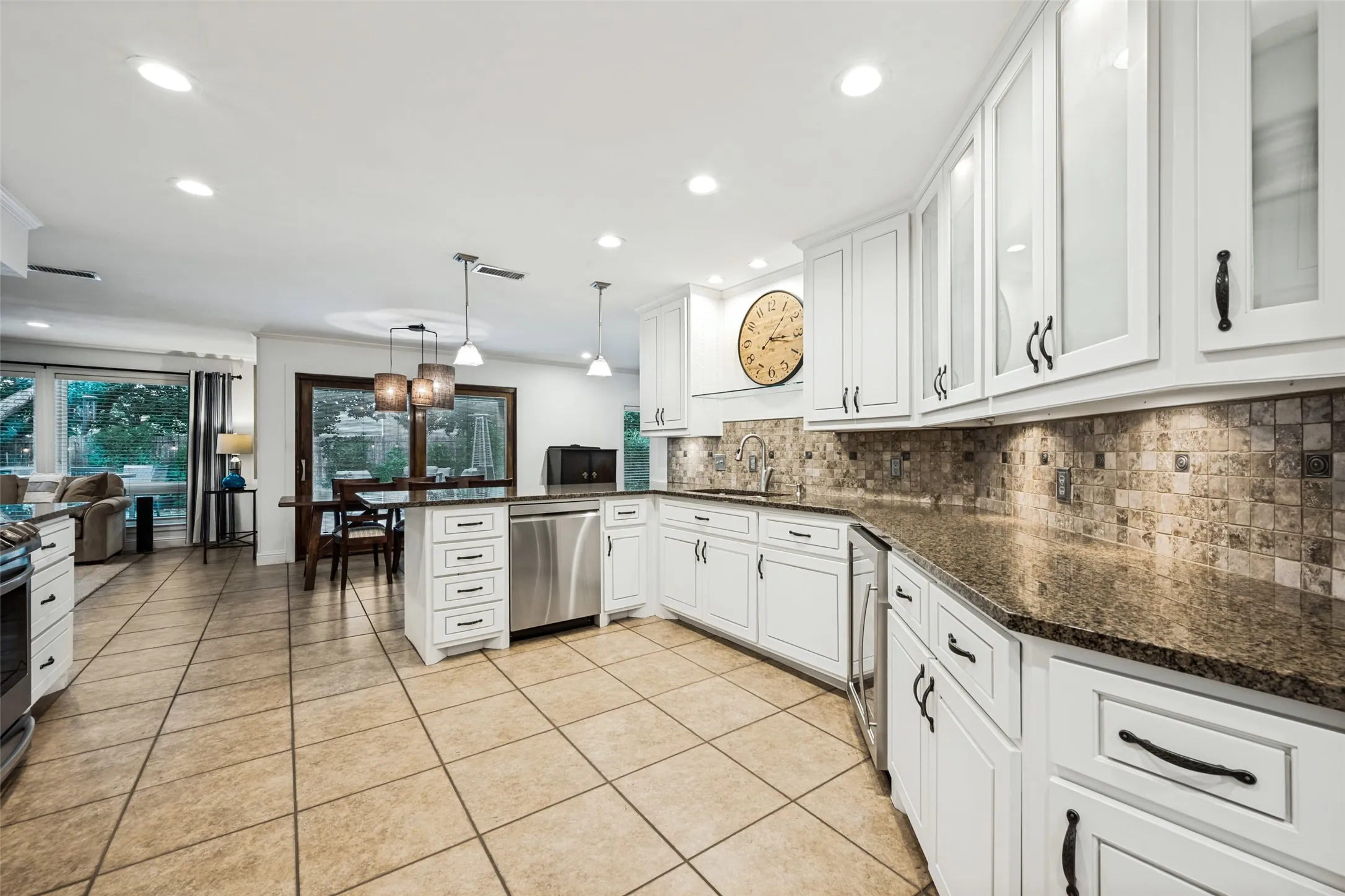 Single Family Residence For Sale in Tarrant County , 3614 Lake Pontchartrain Drive, Arlington, Texas 76016, 4 Bedroom, 3 Bathroom, 2 Garage spaces, 2,809 Sqft, built in 1979, mls#21383422, Real Estate Agent in Arlington, Homes For Sale in Tarrant county, Homes For Sale in Arlington, Realtor in Arlington Texas, Real Estate Brokerage Independent Realty Texas, Luminita Cordes Realtor