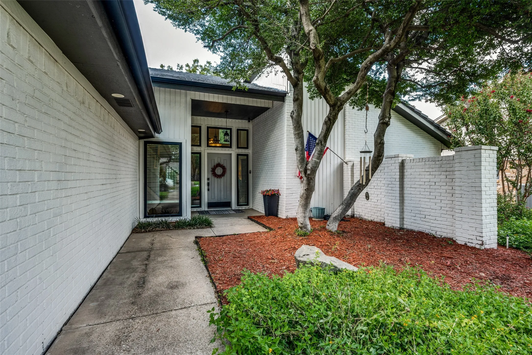 Single Family Residence For Sale in Tarrant County , 3614 Lake Pontchartrain Drive, Arlington, Texas 76016, 4 Bedroom, 3 Bathroom, 2 Garage spaces, 2,809 Sqft, built in 1979, mls#21383422, Real Estate Agent in Arlington, Homes For Sale in Tarrant county, Homes For Sale in Arlington, Realtor in Arlington Texas, Real Estate Brokerage Independent Realty Texas, Luminita Cordes Realtor