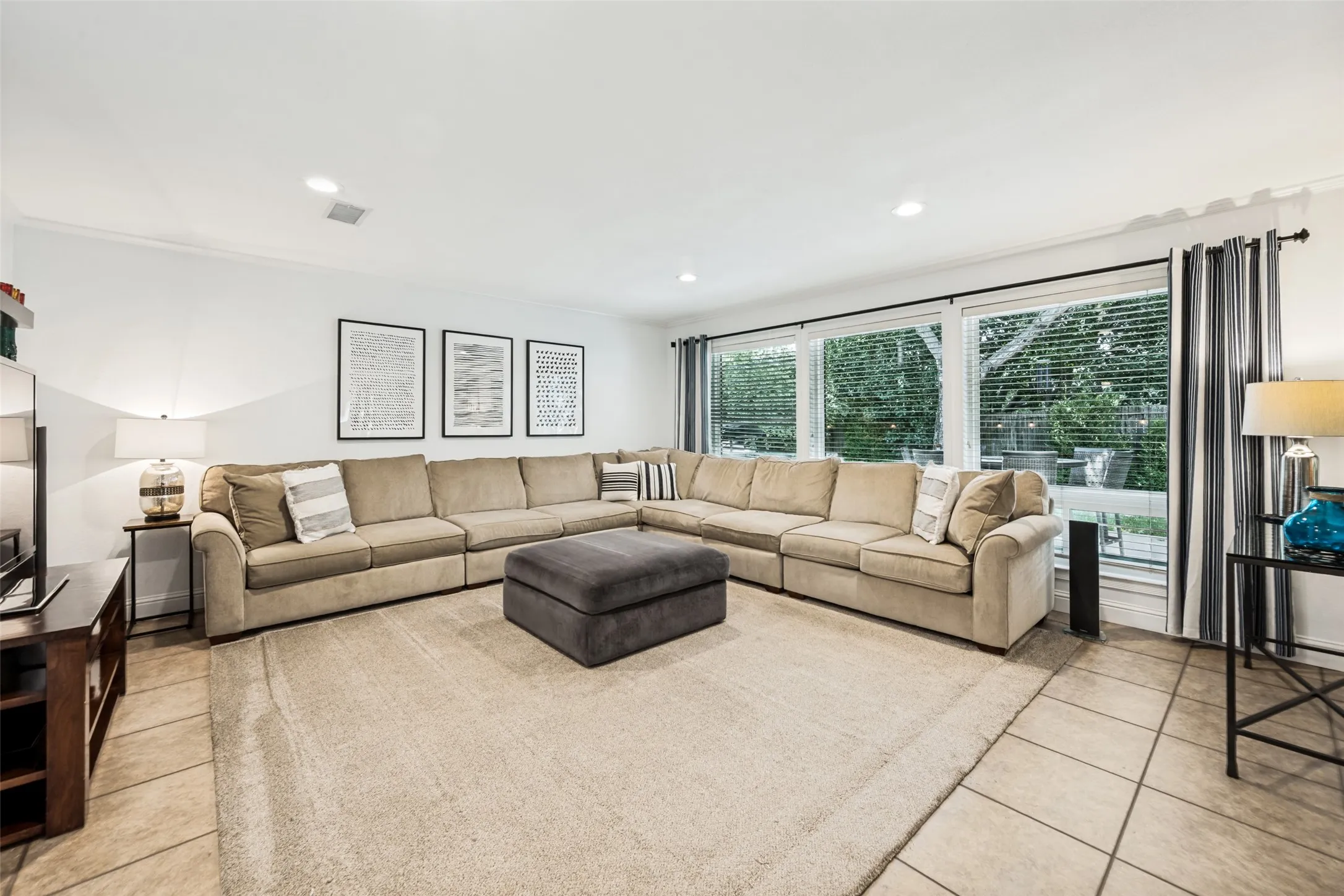 Single Family Residence For Sale in Tarrant County , 3614 Lake Pontchartrain Drive, Arlington, Texas 76016, 4 Bedroom, 3 Bathroom, 2 Garage spaces, 2,809 Sqft, built in 1979, mls#21383422, Real Estate Agent in Arlington, Homes For Sale in Tarrant county, Homes For Sale in Arlington, Realtor in Arlington Texas, Real Estate Brokerage Independent Realty Texas, Luminita Cordes Realtor