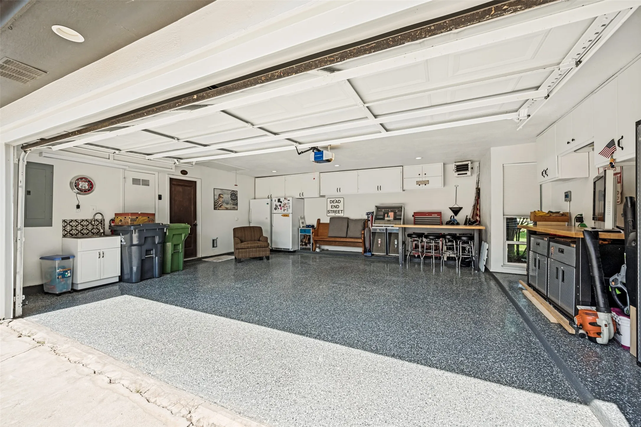 Single Family Residence For Sale in Tarrant County , 3614 Lake Pontchartrain Drive, Arlington, Texas 76016, 4 Bedroom, 3 Bathroom, 2 Garage spaces, 2,809 Sqft, built in 1979, mls#21383422, Real Estate Agent in Arlington, Homes For Sale in Tarrant county, Homes For Sale in Arlington, Realtor in Arlington Texas, Real Estate Brokerage Independent Realty Texas, Luminita Cordes Realtor