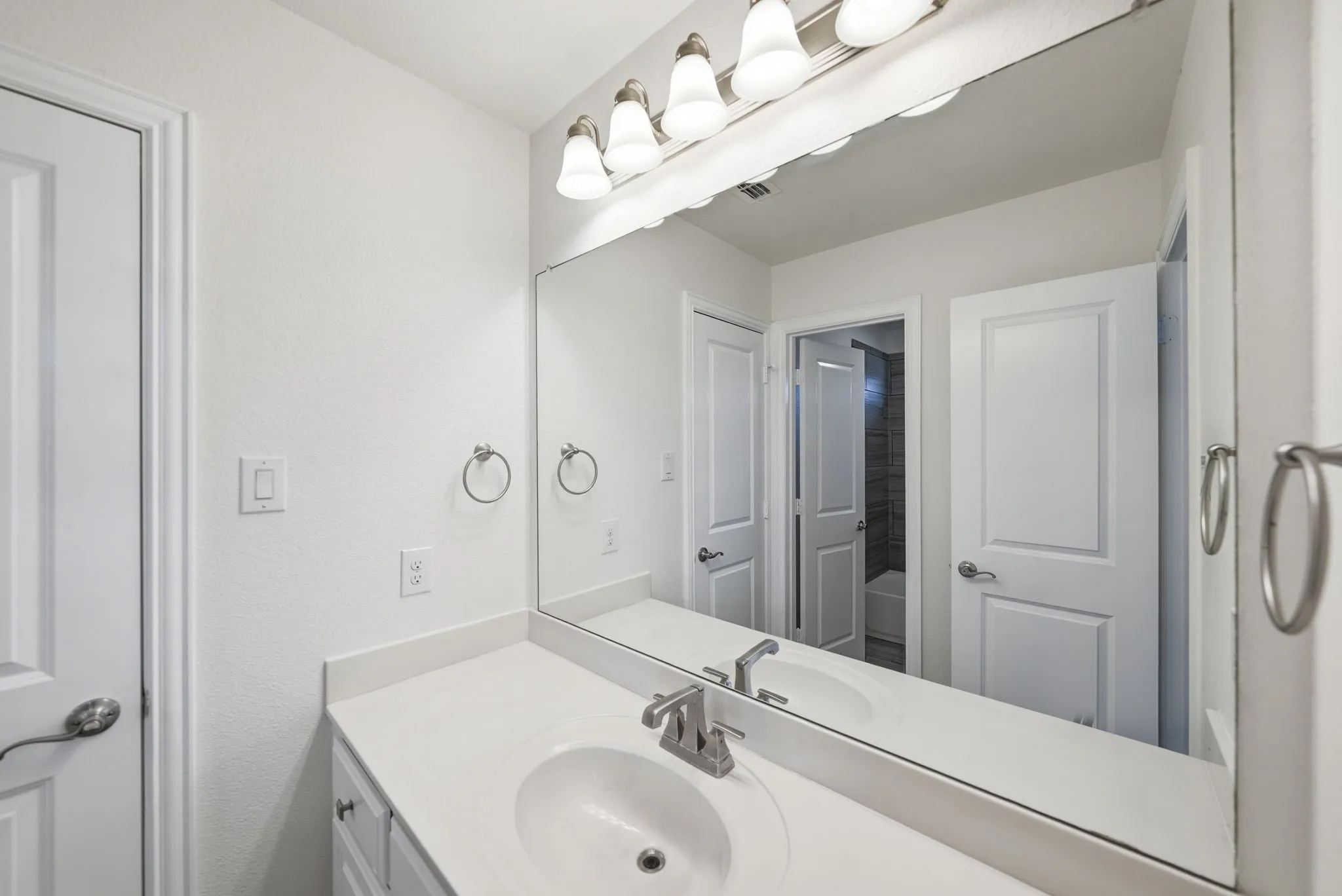Single Family Residence For Sale in Collin County , 1824 Silvery Canoe Way, St Paul, Texas 75098, 7 Bedroom, 4 Bathroom, 2 Garage spaces, 4,273 Sqft, built in 2018, mls#21383989, Real Estate Agent in St Paul, Homes For Sale in Collin county, Homes For Sale in St Paul, Realtor in St Paul Texas, Real Estate Brokerage Independent Realty Texas, Luminita Cordes Realtor