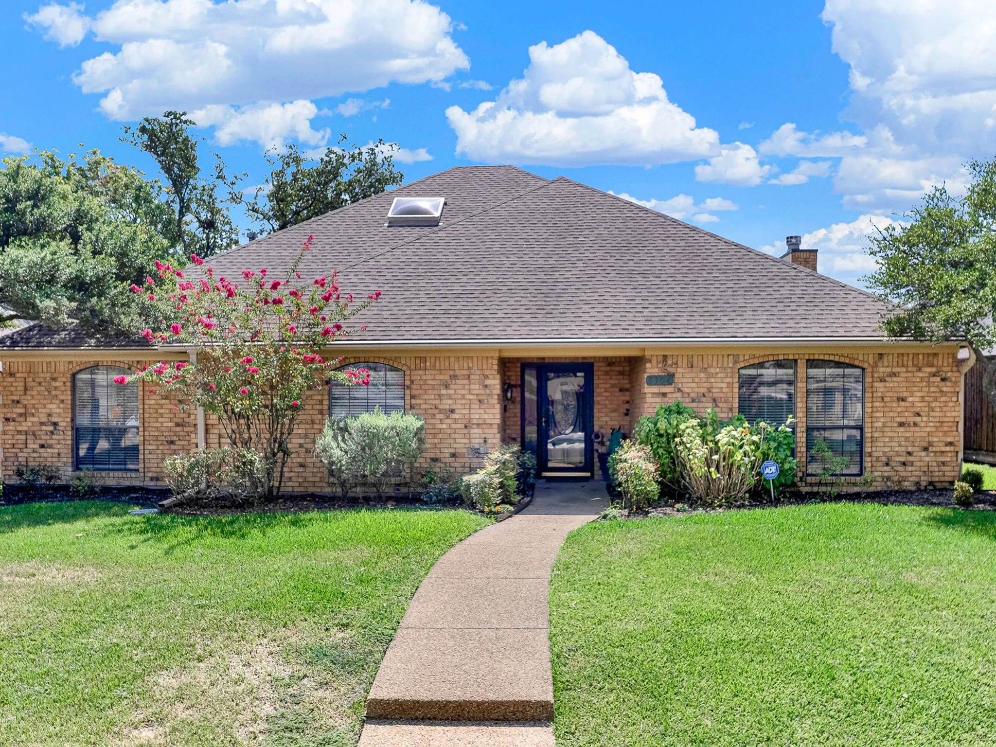 Single Family Residence For Sale in Collin County , 3304 Ashington Lane, Plano, Texas 75023, 3 Bedroom, 2 Bathroom, 2 Garage spaces, 1,910 Sqft, built in 1987, mls#21382512, Real Estate Agent in Plano, Homes For Sale in Collin county, Homes For Sale in Plano, Realtor in Plano Texas, Real Estate Brokerage Independent Realty Texas, Luminita Cordes Realtor