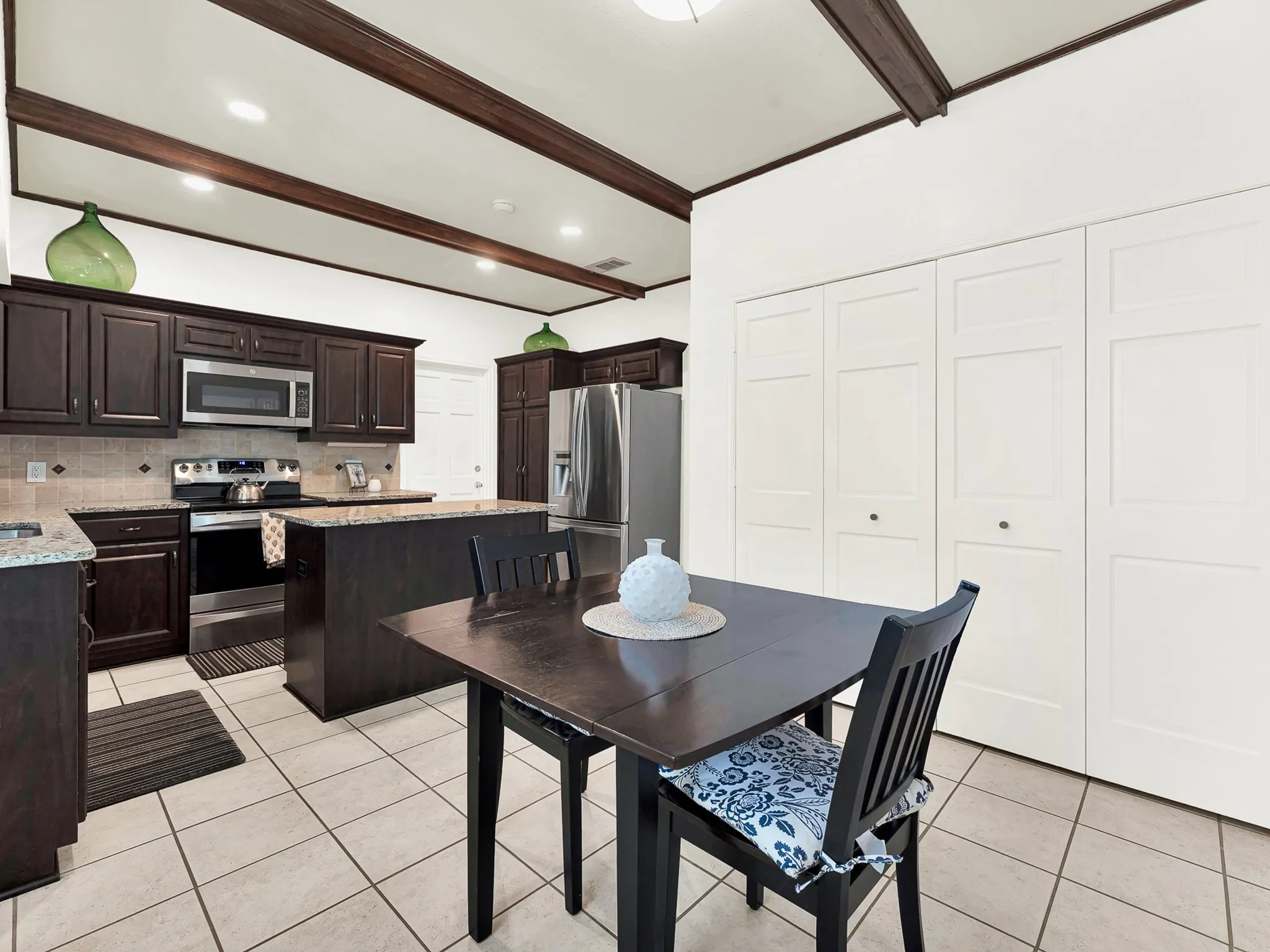 Large eat in breakfast area,