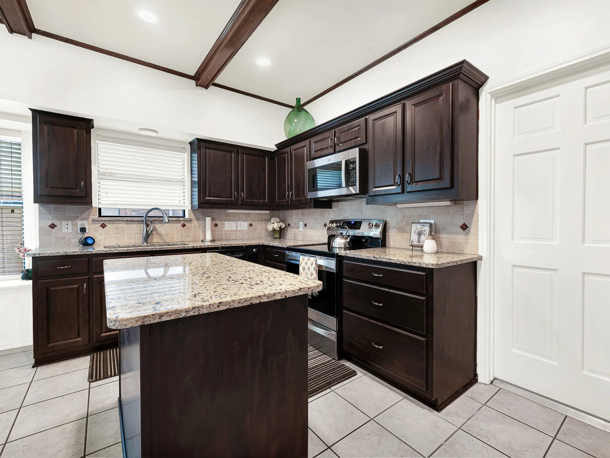Ample cupboards for all your kitchen needs