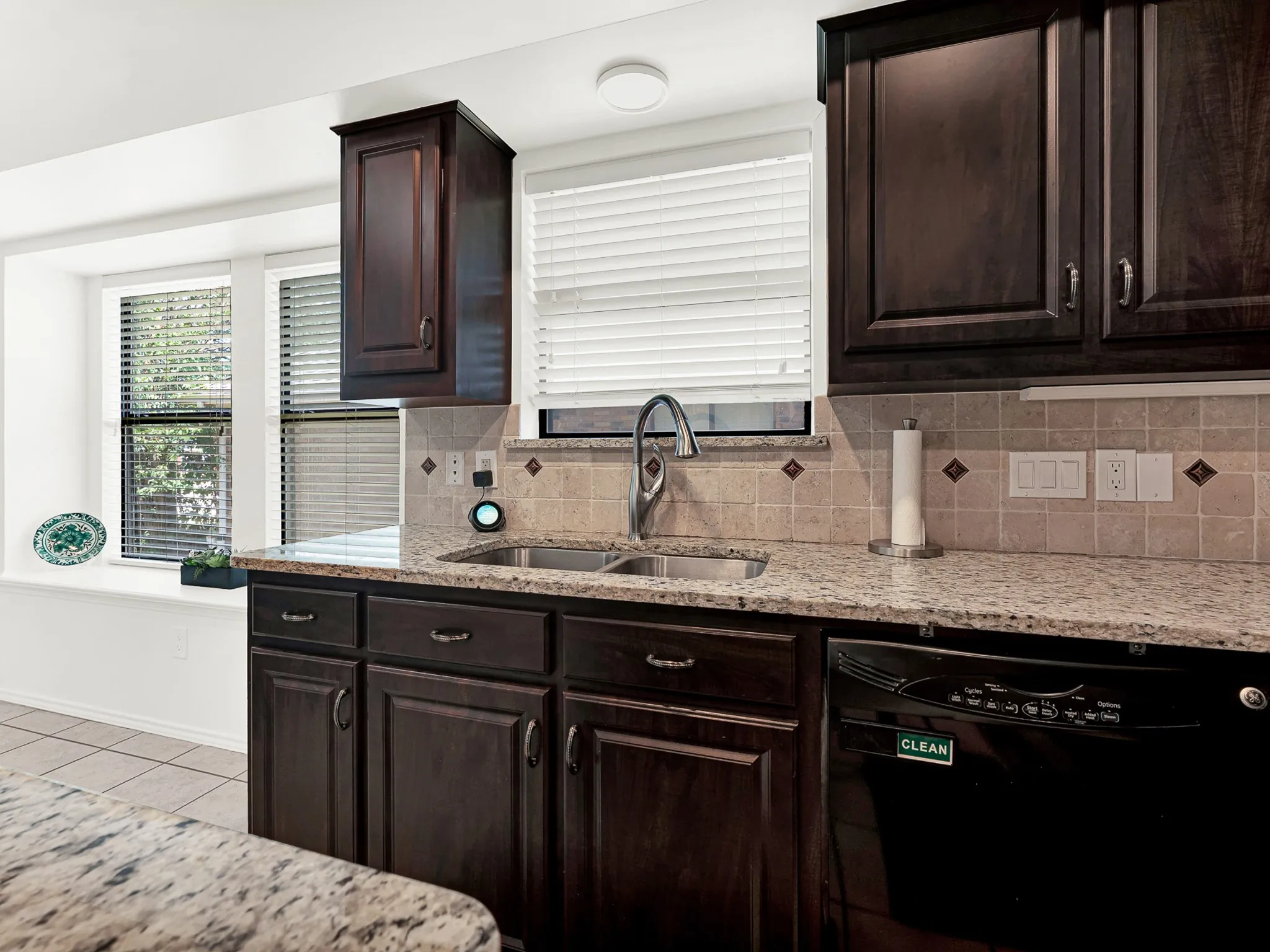 Over sink window let natural light pore into the kitchen,