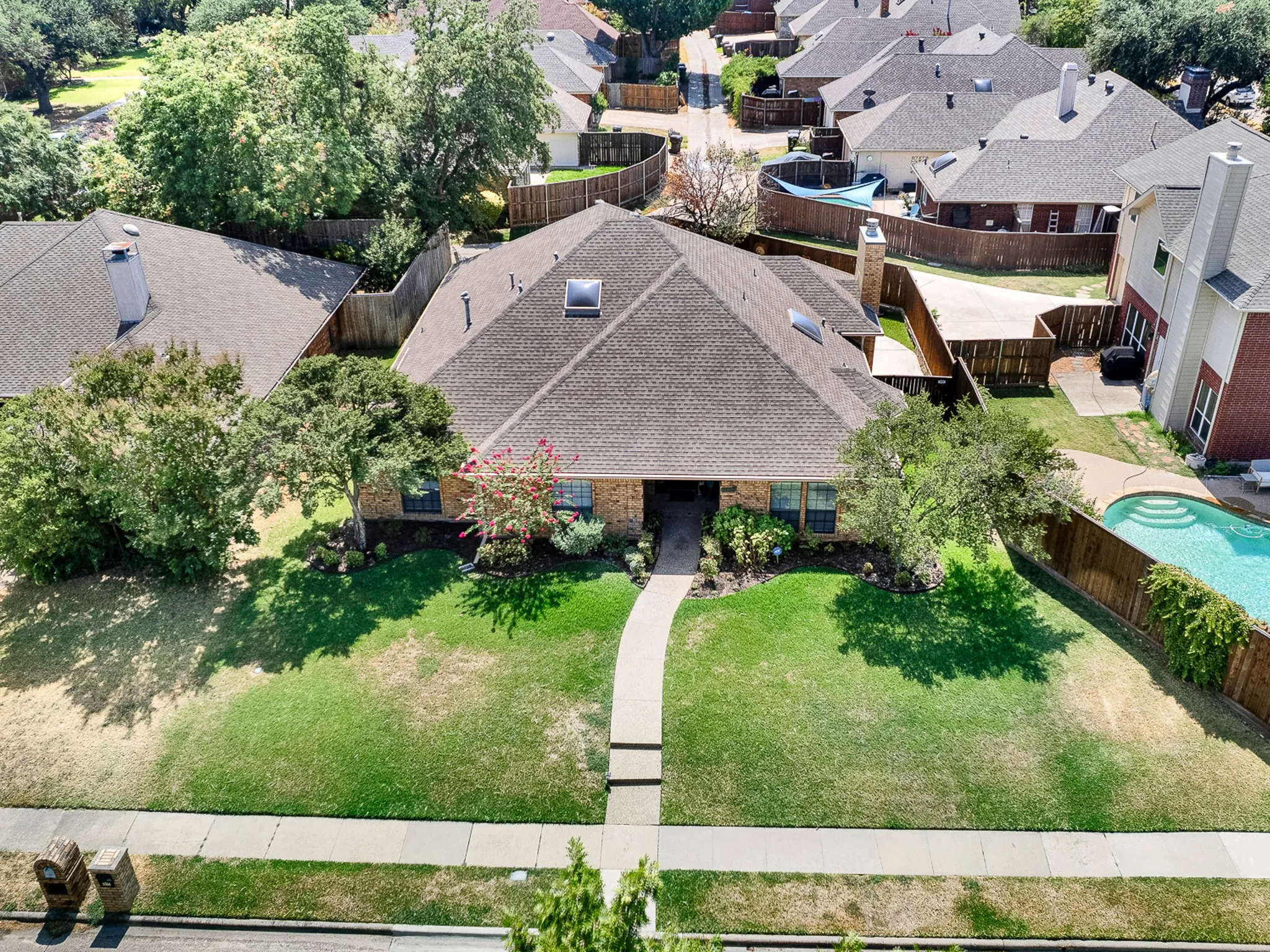 3304 Ashington Ln is nestled in Spring Creek Parkway Estate welcoming you home.