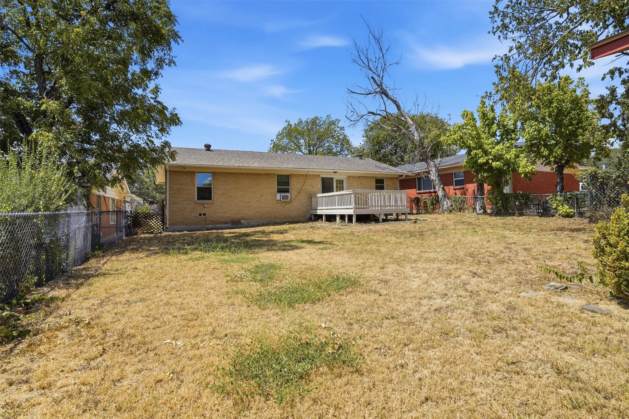 Single Family Residence For Sale in Tarrant County , 4304 Hodgkins Road, Lake Worth, Texas 76135, 3 Bedroom, 1 Bathroom, 1 Garage spaces, 1,101 Sqft, built in 1957, mls#21383991, Real Estate Agent in Lake Worth, Homes For Sale in Tarrant county, Homes For Sale in Lake Worth, Realtor in Lake Worth Texas, Real Estate Brokerage Independent Realty Texas, Luminita Cordes Realtor