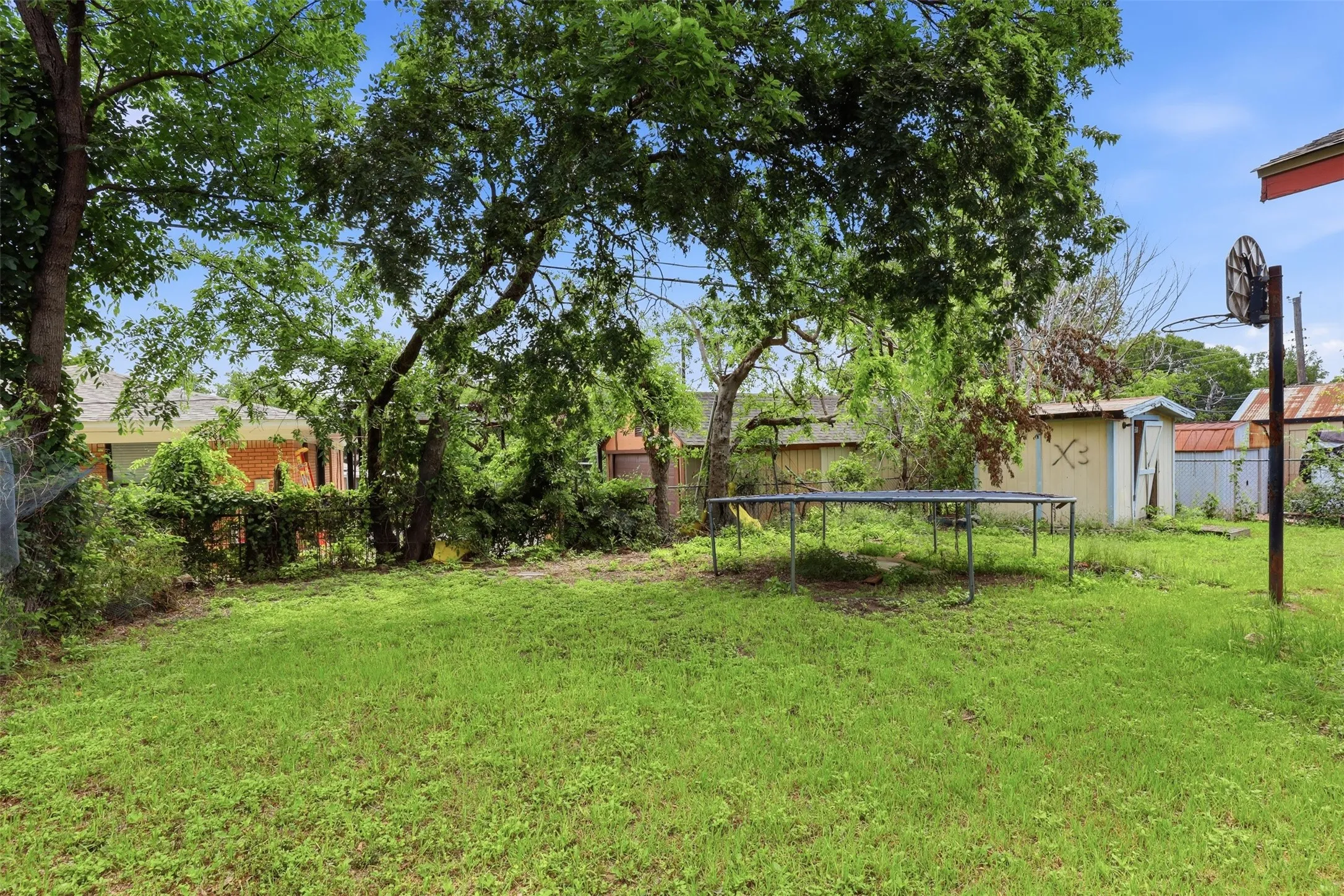 Single Family Residence For Sale in Tarrant County , 4304 Hodgkins Road, Lake Worth, Texas 76135, 3 Bedroom, 1 Bathroom, 1 Garage spaces, 1,101 Sqft, built in 1957, mls#21383991, Real Estate Agent in Lake Worth, Homes For Sale in Tarrant county, Homes For Sale in Lake Worth, Realtor in Lake Worth Texas, Real Estate Brokerage Independent Realty Texas, Luminita Cordes Realtor