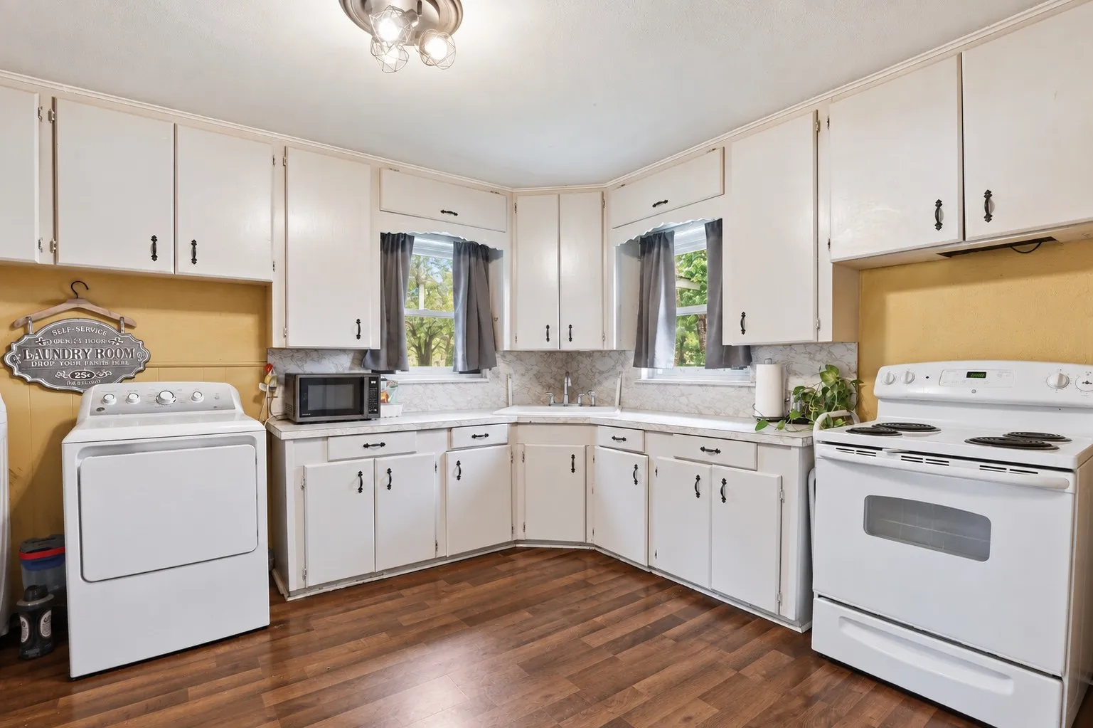 Single Family Residence For Sale in Tarrant County , 4304 Hodgkins Road, Lake Worth, Texas 76135, 3 Bedroom, 1 Bathroom, 1 Garage spaces, 1,101 Sqft, built in 1957, mls#21383991, Real Estate Agent in Lake Worth, Homes For Sale in Tarrant county, Homes For Sale in Lake Worth, Realtor in Lake Worth Texas, Real Estate Brokerage Independent Realty Texas, Luminita Cordes Realtor