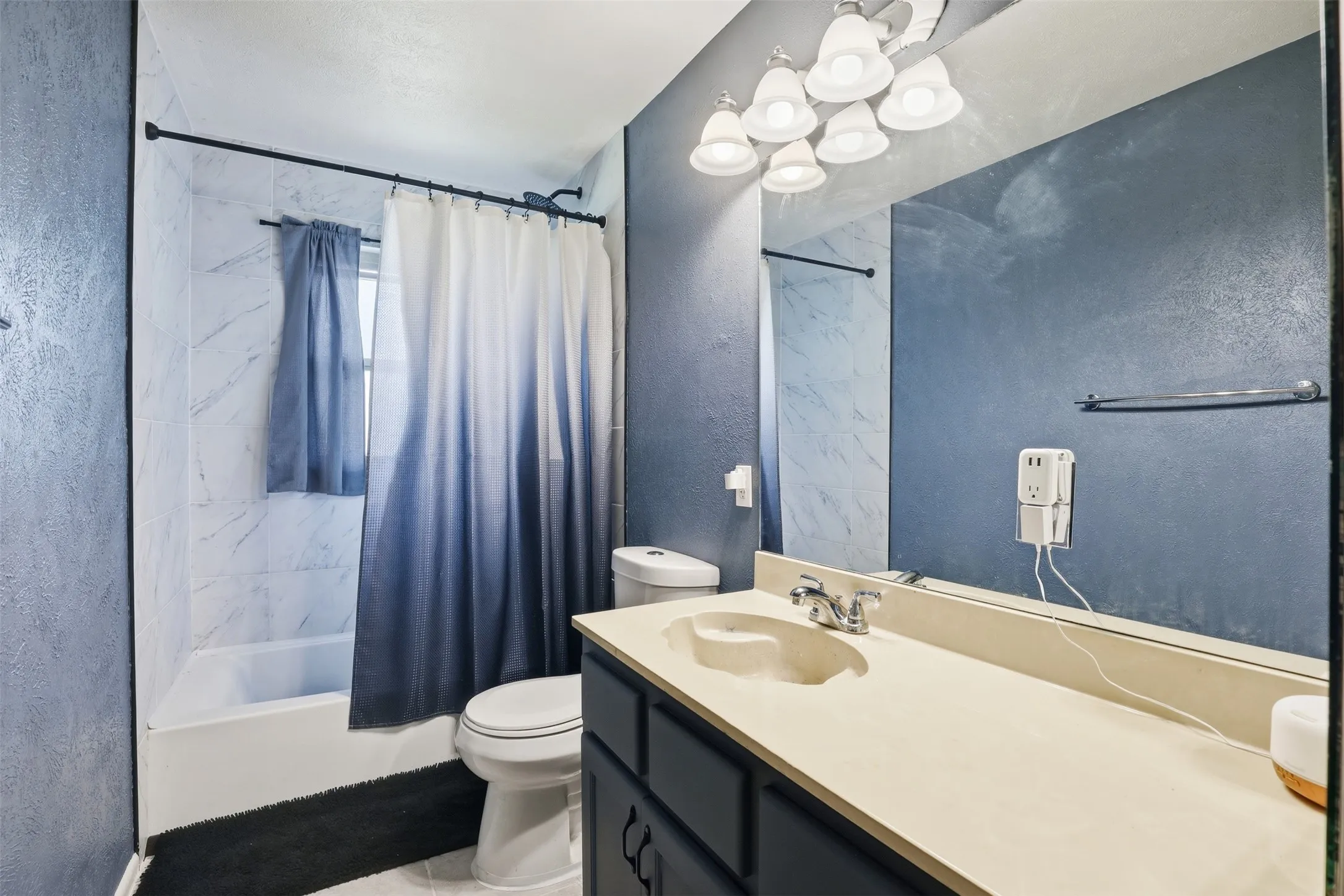 Single Family Residence For Sale in Tarrant County , 4304 Hodgkins Road, Lake Worth, Texas 76135, 3 Bedroom, 1 Bathroom, 1 Garage spaces, 1,101 Sqft, built in 1957, mls#21383991, Real Estate Agent in Lake Worth, Homes For Sale in Tarrant county, Homes For Sale in Lake Worth, Realtor in Lake Worth Texas, Real Estate Brokerage Independent Realty Texas, Luminita Cordes Realtor