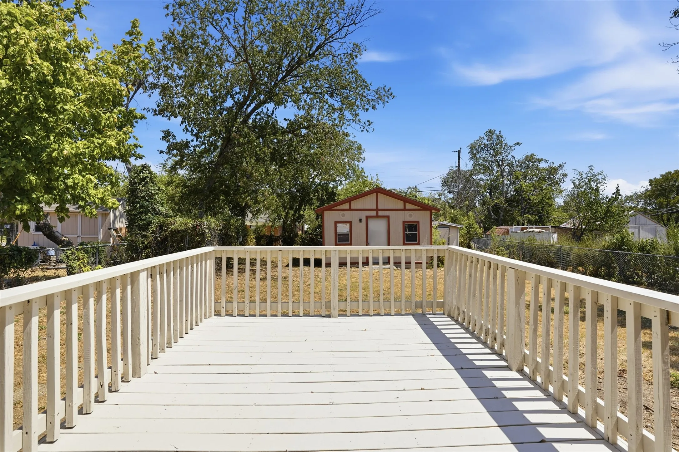 Single Family Residence For Sale in Tarrant County , 4304 Hodgkins Road, Lake Worth, Texas 76135, 3 Bedroom, 1 Bathroom, 1 Garage spaces, 1,101 Sqft, built in 1957, mls#21383991, Real Estate Agent in Lake Worth, Homes For Sale in Tarrant county, Homes For Sale in Lake Worth, Realtor in Lake Worth Texas, Real Estate Brokerage Independent Realty Texas, Luminita Cordes Realtor