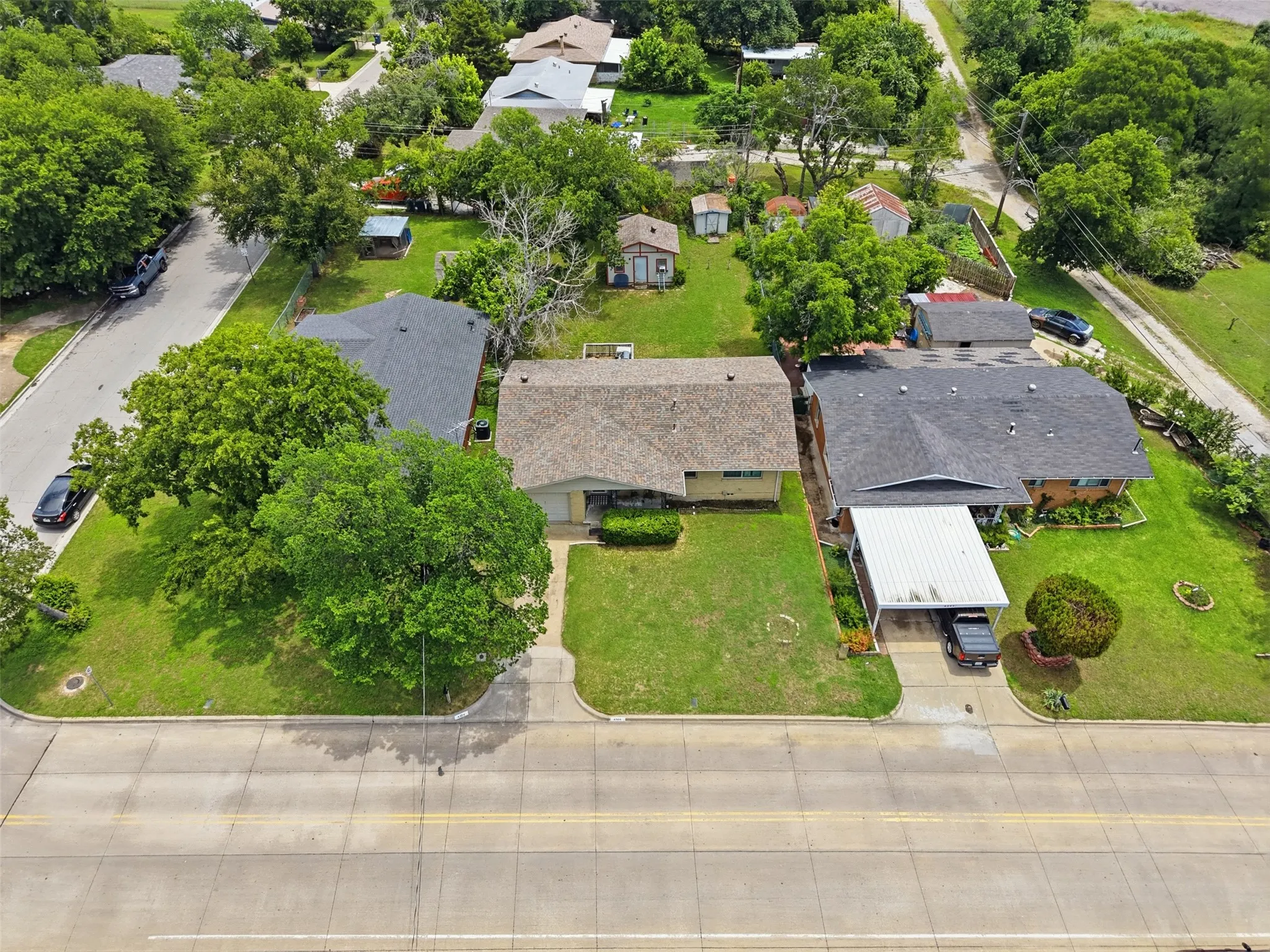 Single Family Residence For Sale in Tarrant County , 4304 Hodgkins Road, Lake Worth, Texas 76135, 3 Bedroom, 1 Bathroom, 1 Garage spaces, 1,101 Sqft, built in 1957, mls#21383991, Real Estate Agent in Lake Worth, Homes For Sale in Tarrant county, Homes For Sale in Lake Worth, Realtor in Lake Worth Texas, Real Estate Brokerage Independent Realty Texas, Luminita Cordes Realtor