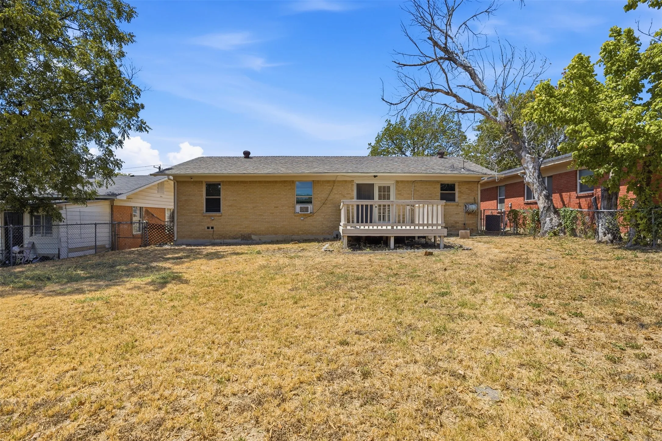 Single Family Residence For Sale in Tarrant County , 4304 Hodgkins Road, Lake Worth, Texas 76135, 3 Bedroom, 1 Bathroom, 1 Garage spaces, 1,101 Sqft, built in 1957, mls#21383991, Real Estate Agent in Lake Worth, Homes For Sale in Tarrant county, Homes For Sale in Lake Worth, Realtor in Lake Worth Texas, Real Estate Brokerage Independent Realty Texas, Luminita Cordes Realtor