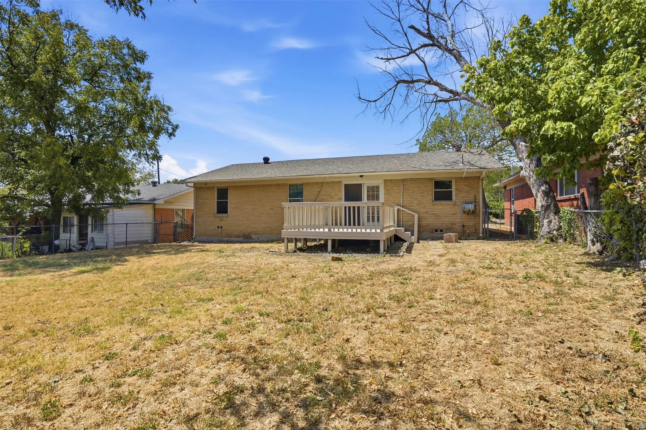 Single Family Residence For Sale in Tarrant County , 4304 Hodgkins Road, Lake Worth, Texas 76135, 3 Bedroom, 1 Bathroom, 1 Garage spaces, 1,101 Sqft, built in 1957, mls#21383991, Real Estate Agent in Lake Worth, Homes For Sale in Tarrant county, Homes For Sale in Lake Worth, Realtor in Lake Worth Texas, Real Estate Brokerage Independent Realty Texas, Luminita Cordes Realtor
