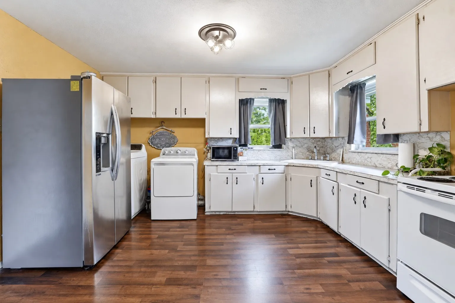 Single Family Residence For Sale in Tarrant County , 4304 Hodgkins Road, Lake Worth, Texas 76135, 3 Bedroom, 1 Bathroom, 1 Garage spaces, 1,101 Sqft, built in 1957, mls#21383991, Real Estate Agent in Lake Worth, Homes For Sale in Tarrant county, Homes For Sale in Lake Worth, Realtor in Lake Worth Texas, Real Estate Brokerage Independent Realty Texas, Luminita Cordes Realtor