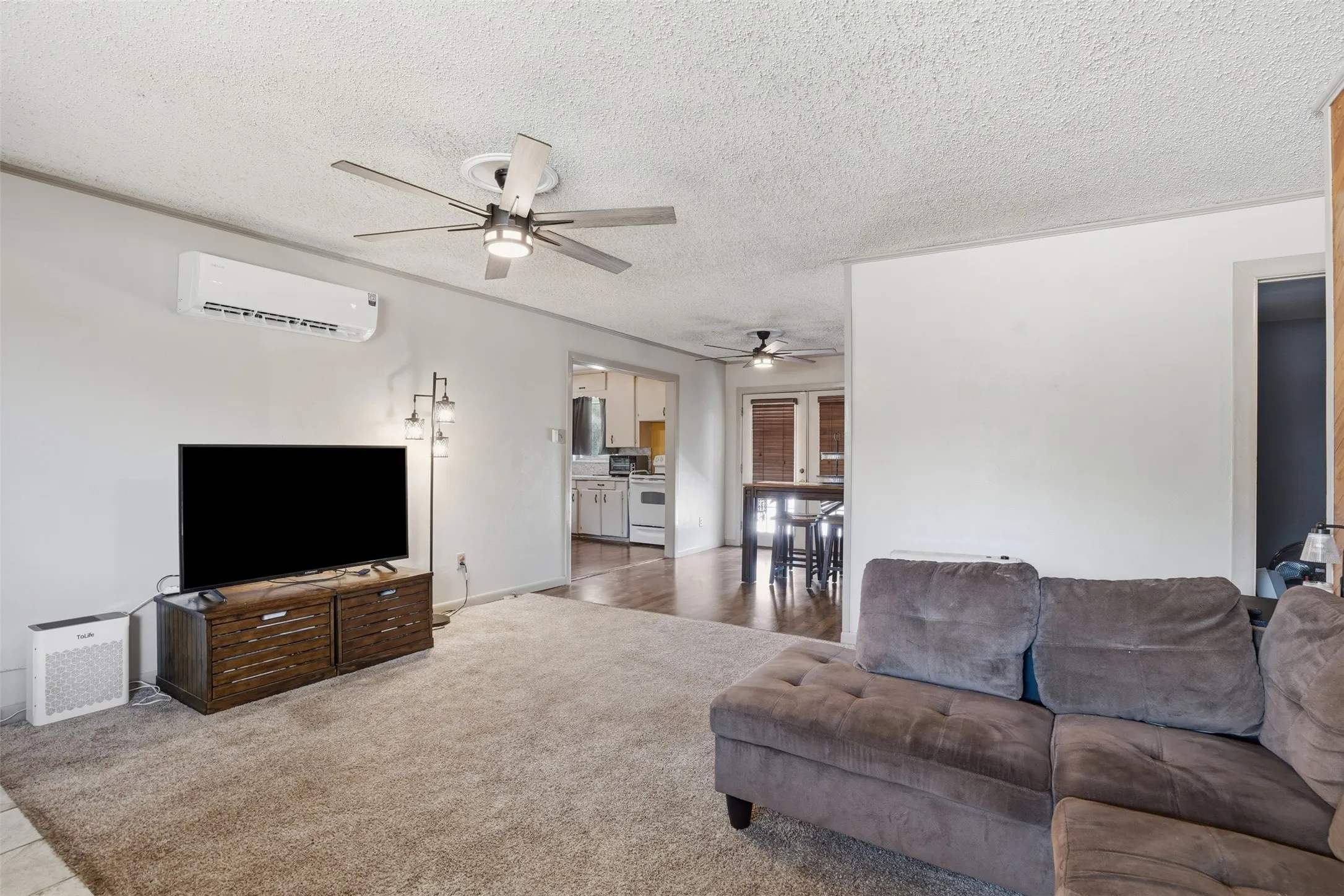 Single Family Residence For Sale in Tarrant County , 4304 Hodgkins Road, Lake Worth, Texas 76135, 3 Bedroom, 1 Bathroom, 1 Garage spaces, 1,101 Sqft, built in 1957, mls#21383991, Real Estate Agent in Lake Worth, Homes For Sale in Tarrant county, Homes For Sale in Lake Worth, Realtor in Lake Worth Texas, Real Estate Brokerage Independent Realty Texas, Luminita Cordes Realtor