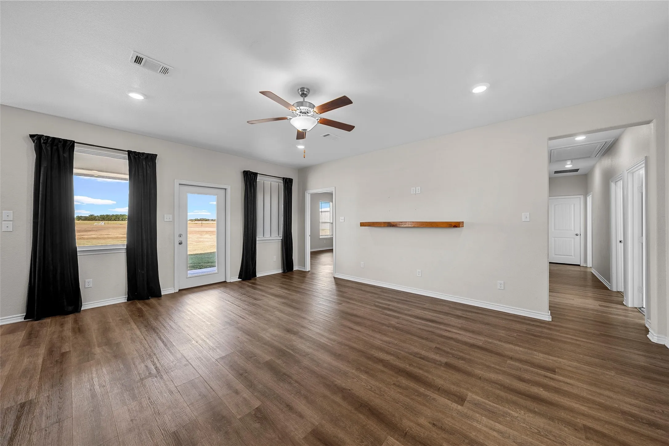 Single Family Residence For Sale in Mc Lennan County , 326 Lone Creek Drive, West, Texas 76691, 4 Bedroom, 2 Bathroom, Garage spaces, 1,897 Sqft, built in 2020, mls#21383539, Real Estate Agent in West, Homes For Sale in Mc Lennan county, Homes For Sale in West, Realtor in West Texas, Real Estate Brokerage Independent Realty Texas, Luminita Cordes Realtor