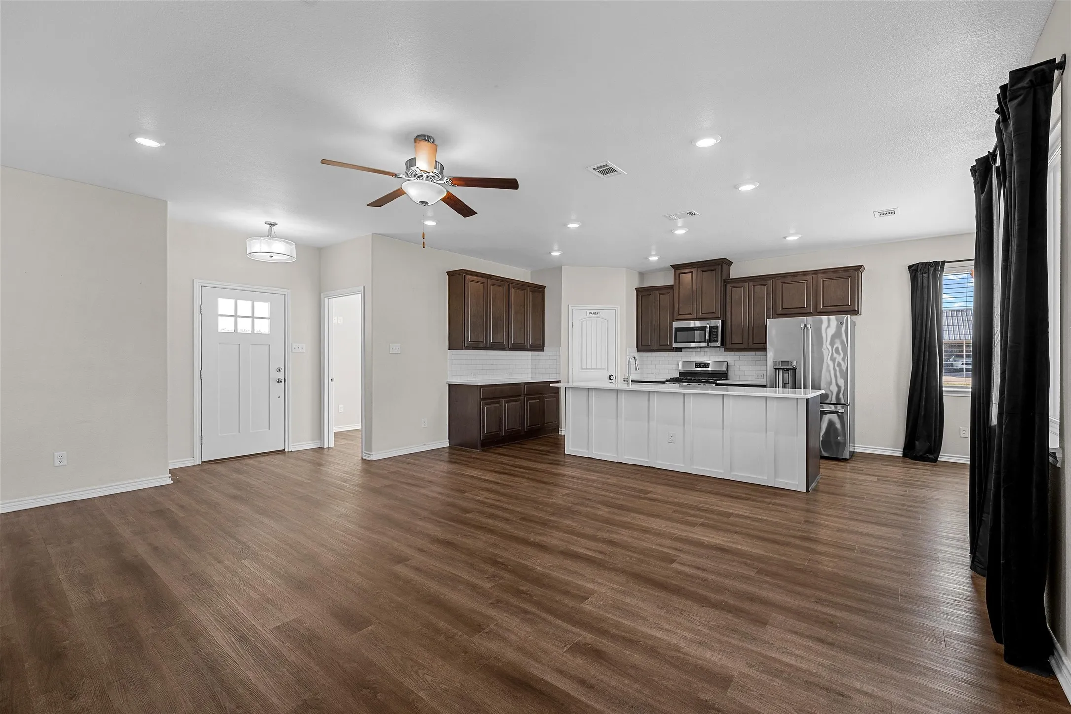 Single Family Residence For Sale in Mc Lennan County , 326 Lone Creek Drive, West, Texas 76691, 4 Bedroom, 2 Bathroom, Garage spaces, 1,897 Sqft, built in 2020, mls#21383539, Real Estate Agent in West, Homes For Sale in Mc Lennan county, Homes For Sale in West, Realtor in West Texas, Real Estate Brokerage Independent Realty Texas, Luminita Cordes Realtor