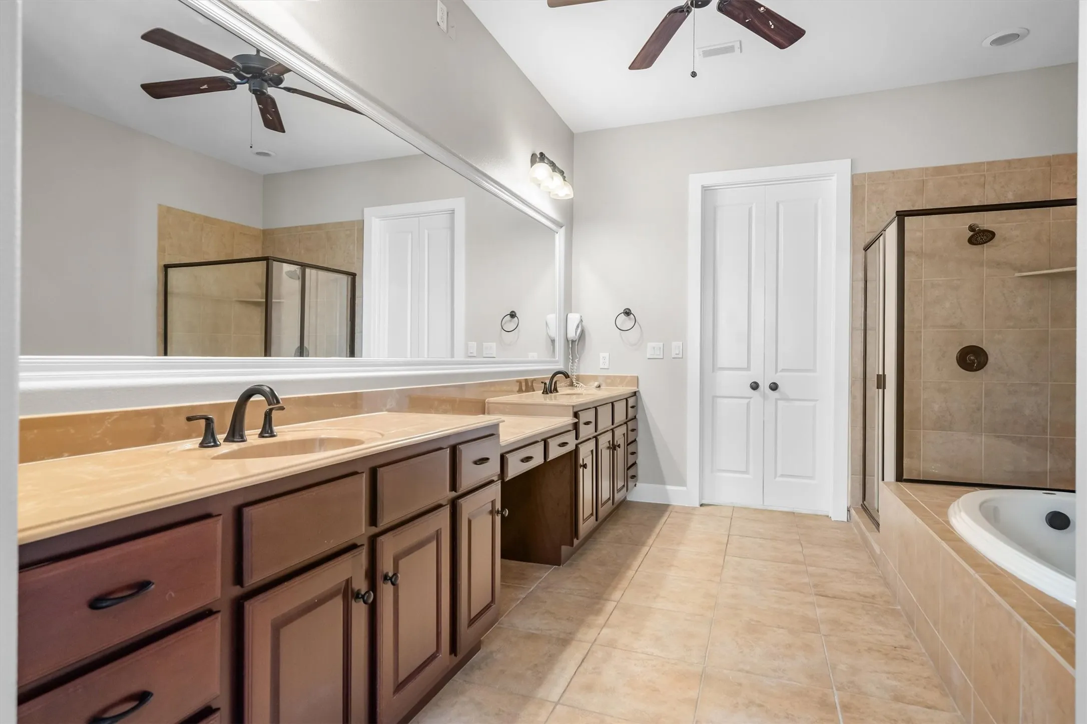 Single Family Residence For Sale in Dallas County , 555 Via Amalfi 312, Irving, Texas 75039, 2 Bedroom, 3 Bathroom, 2 Garage spaces, 1,966 Sqft, built in 2008, mls#21383335, Real Estate Agent in Irving, Homes For Sale in Dallas county, Homes For Sale in Irving, Realtor in Irving Texas, Real Estate Brokerage Independent Realty Texas, Luminita Cordes Realtor