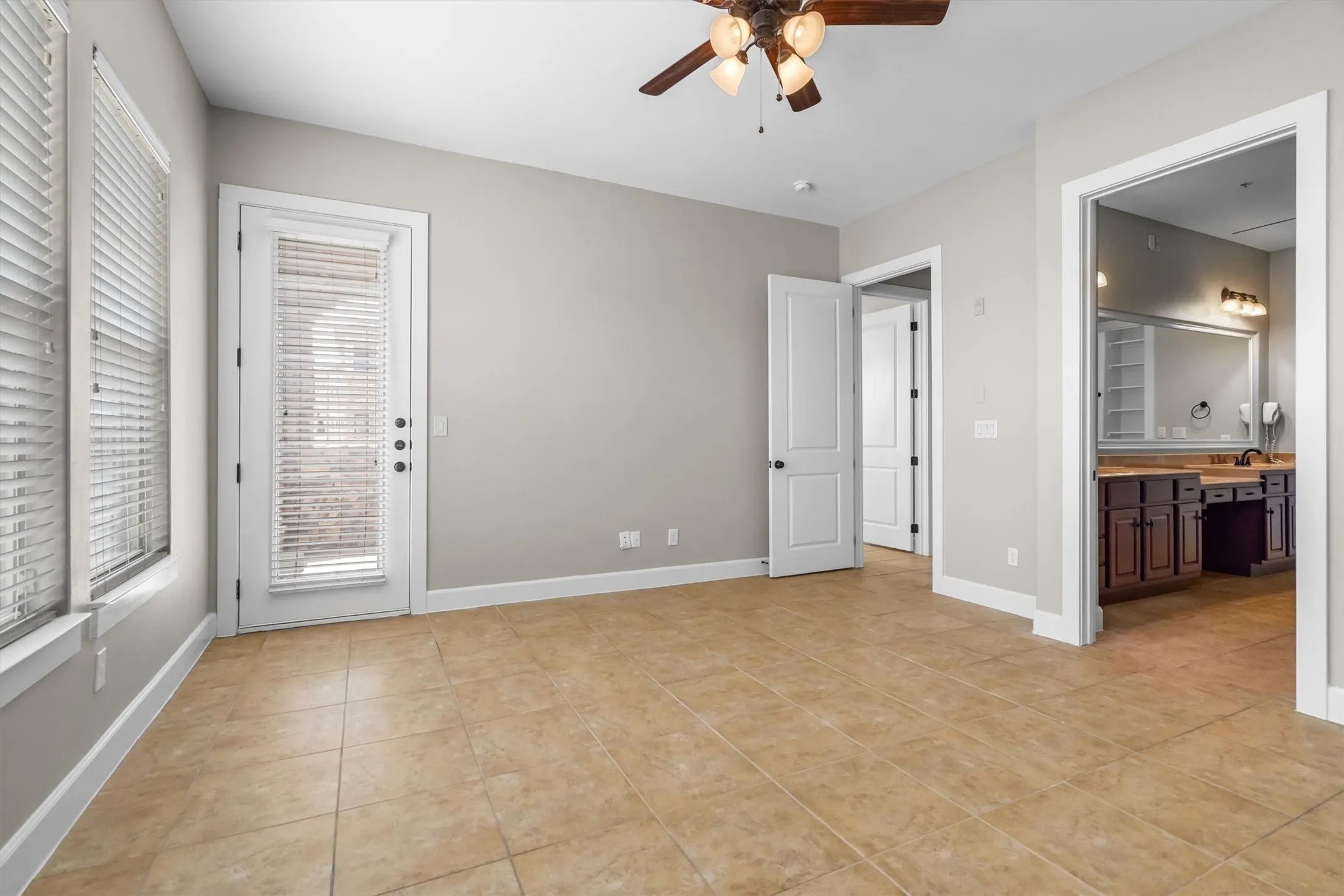 Single Family Residence For Sale in Dallas County , 555 Via Amalfi 312, Irving, Texas 75039, 2 Bedroom, 3 Bathroom, 2 Garage spaces, 1,966 Sqft, built in 2008, mls#21383335, Real Estate Agent in Irving, Homes For Sale in Dallas county, Homes For Sale in Irving, Realtor in Irving Texas, Real Estate Brokerage Independent Realty Texas, Luminita Cordes Realtor