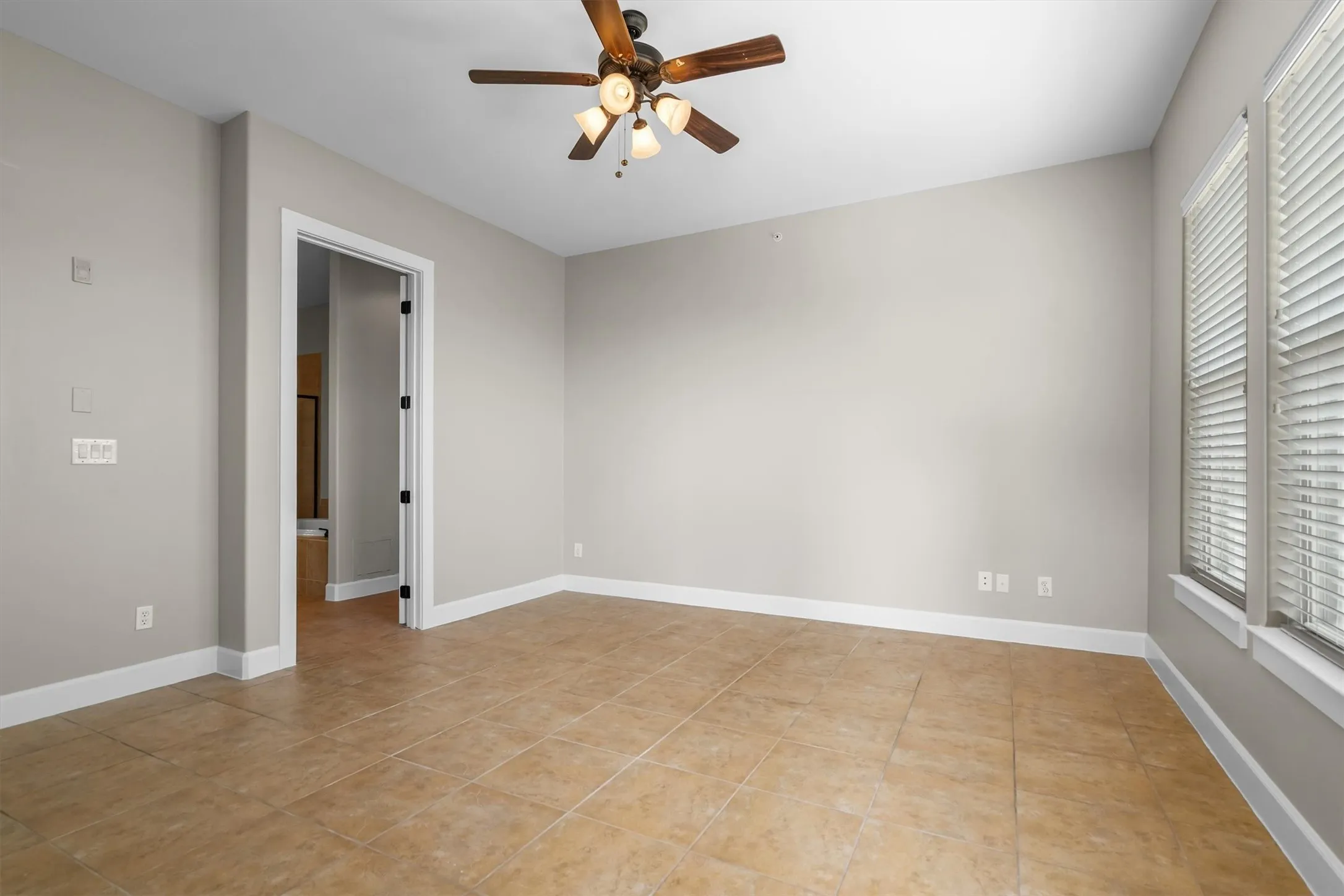 Single Family Residence For Sale in Dallas County , 555 Via Amalfi 312, Irving, Texas 75039, 2 Bedroom, 3 Bathroom, 2 Garage spaces, 1,966 Sqft, built in 2008, mls#21383335, Real Estate Agent in Irving, Homes For Sale in Dallas county, Homes For Sale in Irving, Realtor in Irving Texas, Real Estate Brokerage Independent Realty Texas, Luminita Cordes Realtor