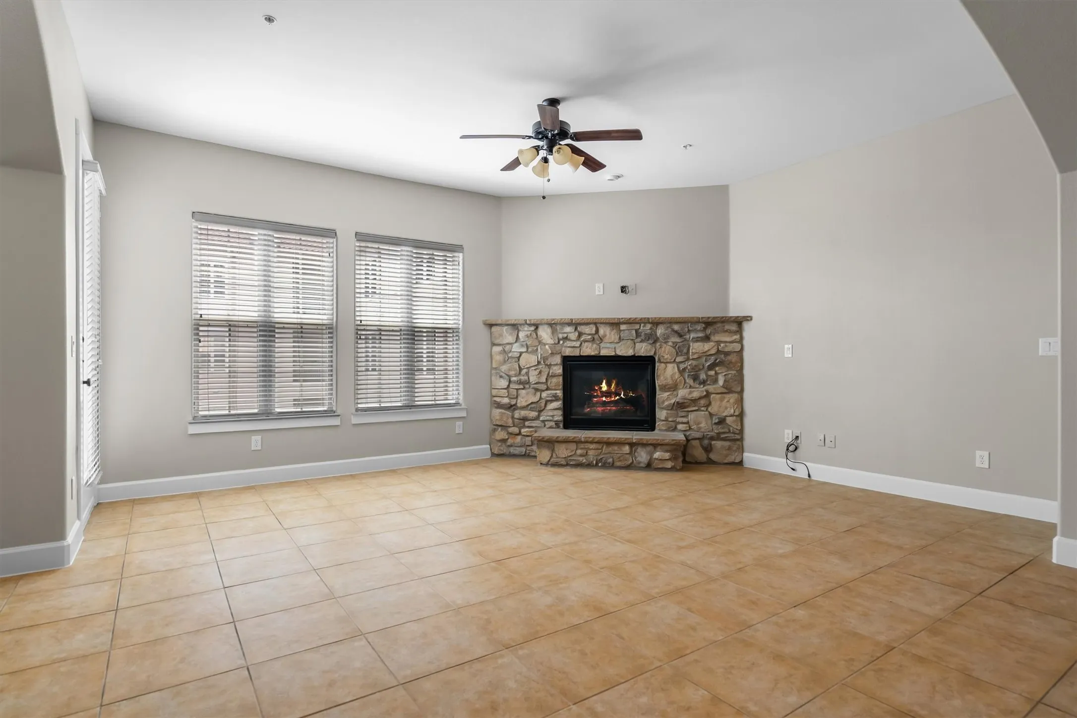 Single Family Residence For Sale in Dallas County , 555 Via Amalfi 312, Irving, Texas 75039, 2 Bedroom, 3 Bathroom, 2 Garage spaces, 1,966 Sqft, built in 2008, mls#21383335, Real Estate Agent in Irving, Homes For Sale in Dallas county, Homes For Sale in Irving, Realtor in Irving Texas, Real Estate Brokerage Independent Realty Texas, Luminita Cordes Realtor