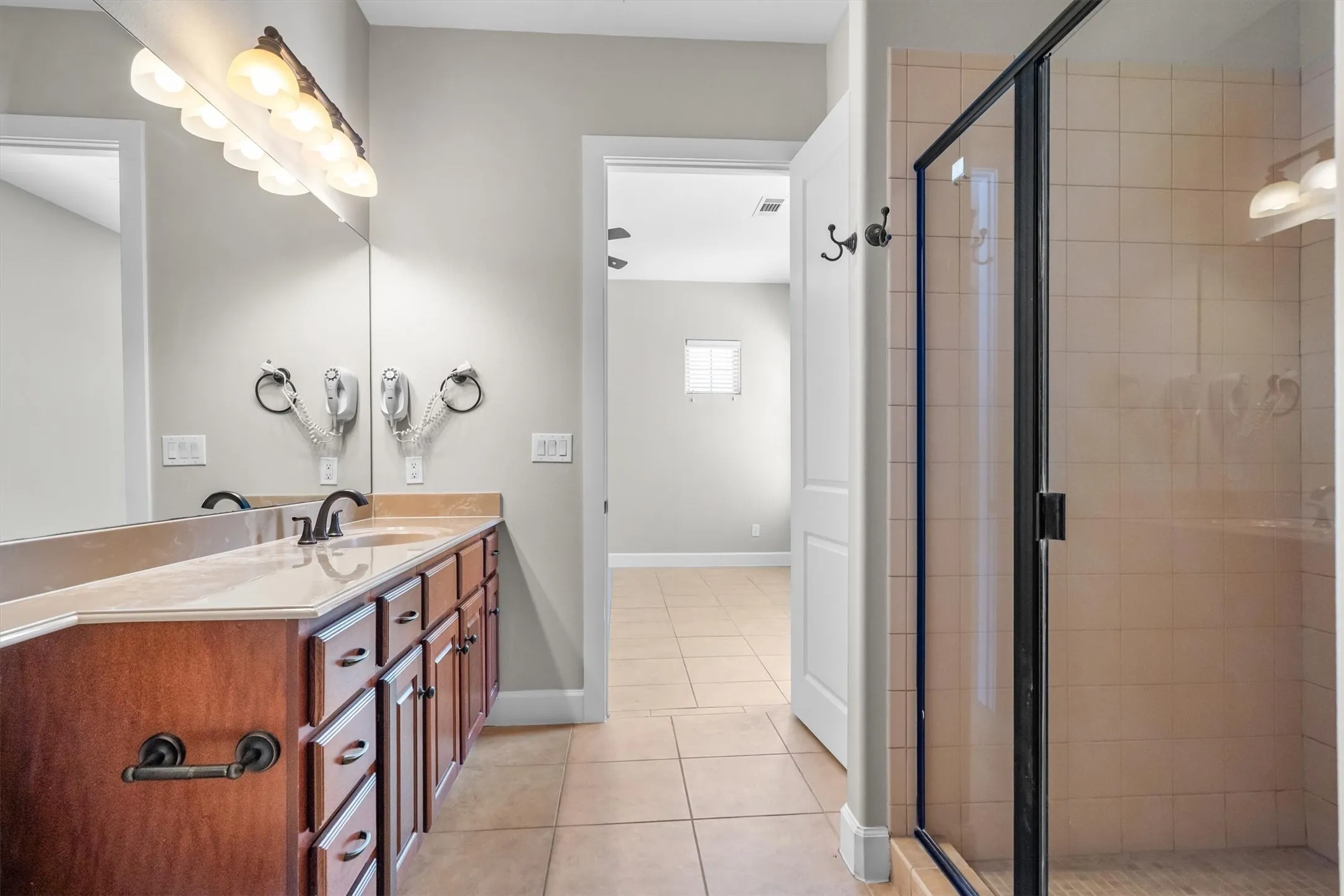 Single Family Residence For Sale in Dallas County , 555 Via Amalfi 312, Irving, Texas 75039, 2 Bedroom, 3 Bathroom, 2 Garage spaces, 1,966 Sqft, built in 2008, mls#21383335, Real Estate Agent in Irving, Homes For Sale in Dallas county, Homes For Sale in Irving, Realtor in Irving Texas, Real Estate Brokerage Independent Realty Texas, Luminita Cordes Realtor