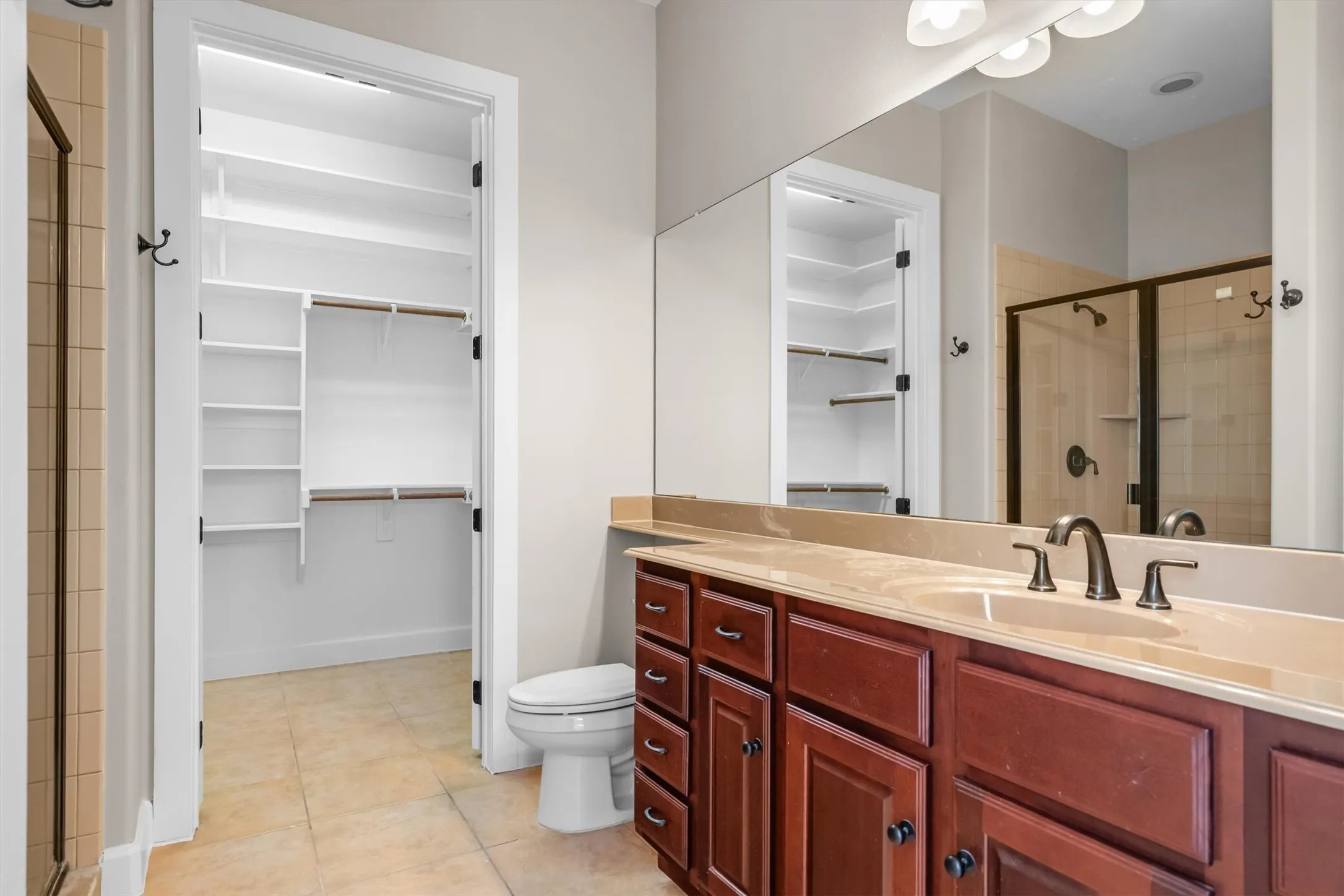 Single Family Residence For Sale in Dallas County , 555 Via Amalfi 312, Irving, Texas 75039, 2 Bedroom, 3 Bathroom, 2 Garage spaces, 1,966 Sqft, built in 2008, mls#21383335, Real Estate Agent in Irving, Homes For Sale in Dallas county, Homes For Sale in Irving, Realtor in Irving Texas, Real Estate Brokerage Independent Realty Texas, Luminita Cordes Realtor