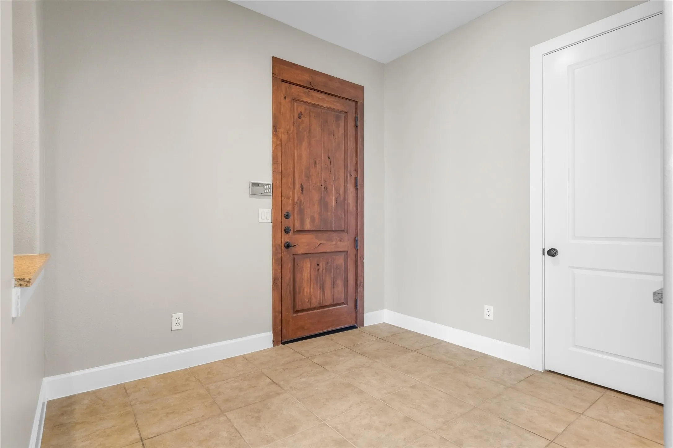 Single Family Residence For Sale in Dallas County , 555 Via Amalfi 312, Irving, Texas 75039, 2 Bedroom, 3 Bathroom, 2 Garage spaces, 1,966 Sqft, built in 2008, mls#21383335, Real Estate Agent in Irving, Homes For Sale in Dallas county, Homes For Sale in Irving, Realtor in Irving Texas, Real Estate Brokerage Independent Realty Texas, Luminita Cordes Realtor