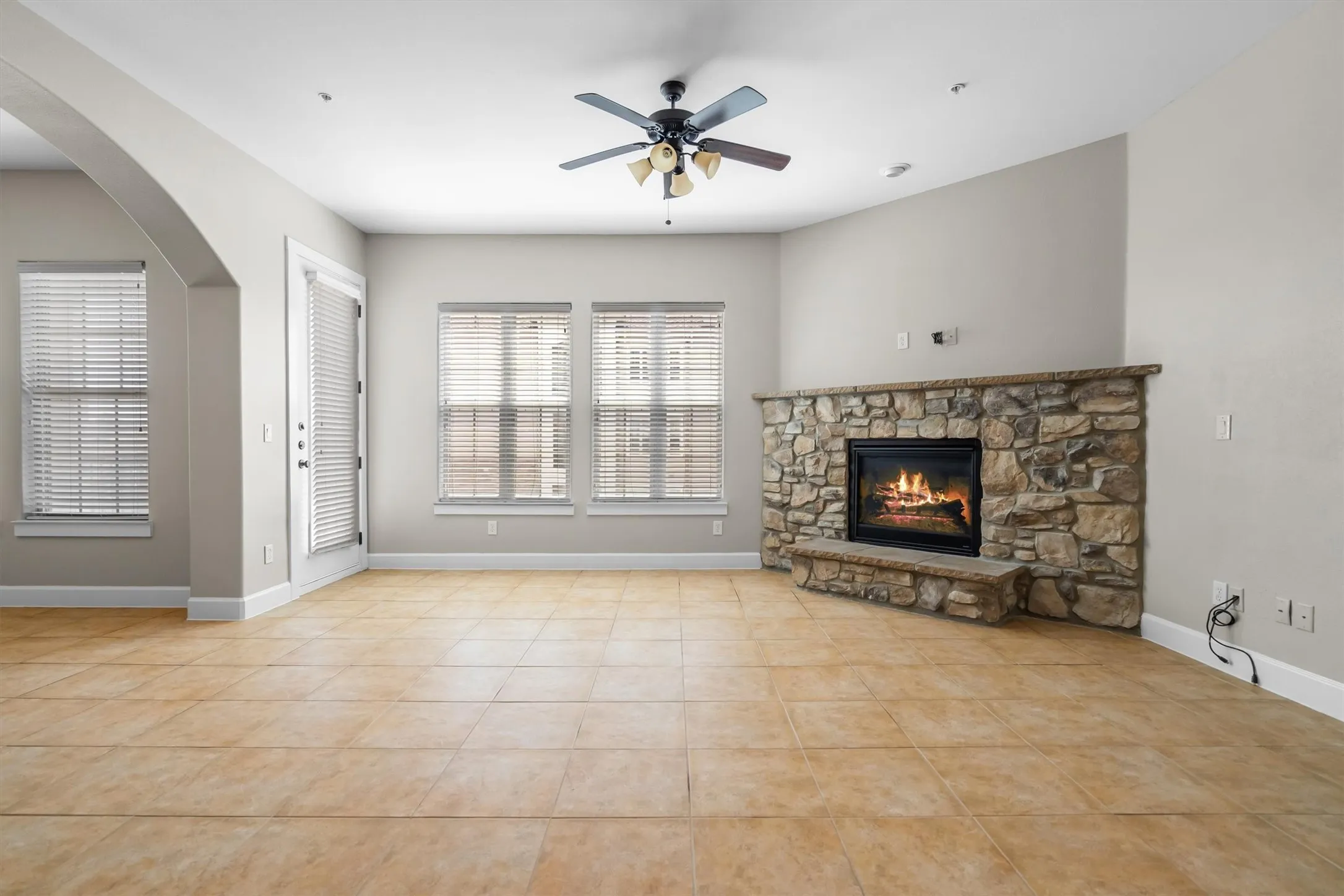 Single Family Residence For Sale in Dallas County , 555 Via Amalfi 312, Irving, Texas 75039, 2 Bedroom, 3 Bathroom, 2 Garage spaces, 1,966 Sqft, built in 2008, mls#21383335, Real Estate Agent in Irving, Homes For Sale in Dallas county, Homes For Sale in Irving, Realtor in Irving Texas, Real Estate Brokerage Independent Realty Texas, Luminita Cordes Realtor