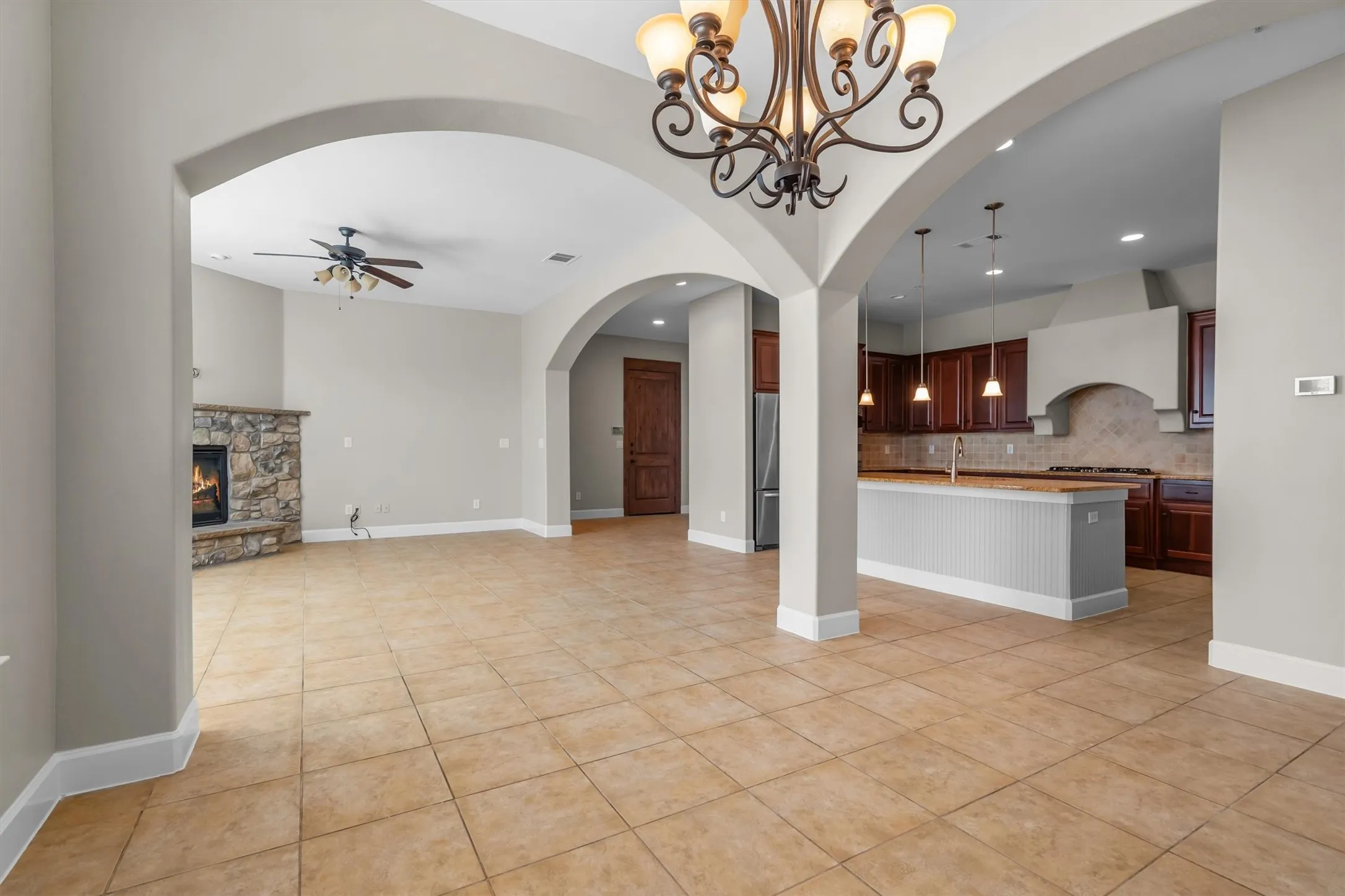 Single Family Residence For Sale in Dallas County , 555 Via Amalfi 312, Irving, Texas 75039, 2 Bedroom, 3 Bathroom, 2 Garage spaces, 1,966 Sqft, built in 2008, mls#21383335, Real Estate Agent in Irving, Homes For Sale in Dallas county, Homes For Sale in Irving, Realtor in Irving Texas, Real Estate Brokerage Independent Realty Texas, Luminita Cordes Realtor