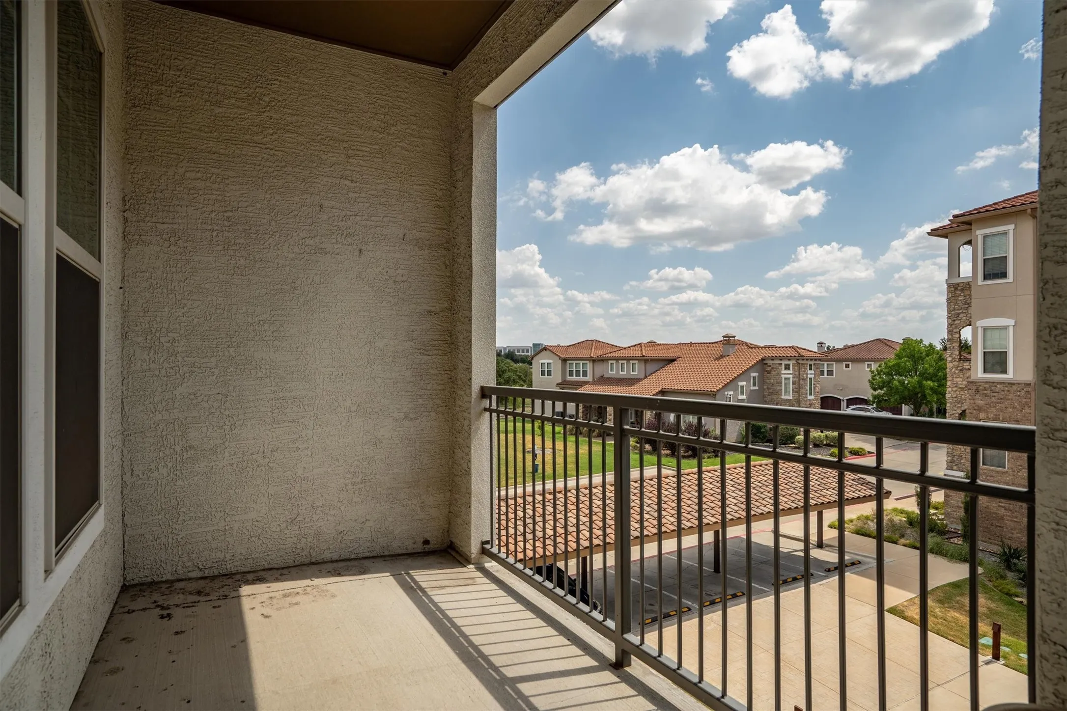 Single Family Residence For Sale in Dallas County , 555 Via Amalfi 312, Irving, Texas 75039, 2 Bedroom, 3 Bathroom, 2 Garage spaces, 1,966 Sqft, built in 2008, mls#21383335, Real Estate Agent in Irving, Homes For Sale in Dallas county, Homes For Sale in Irving, Realtor in Irving Texas, Real Estate Brokerage Independent Realty Texas, Luminita Cordes Realtor