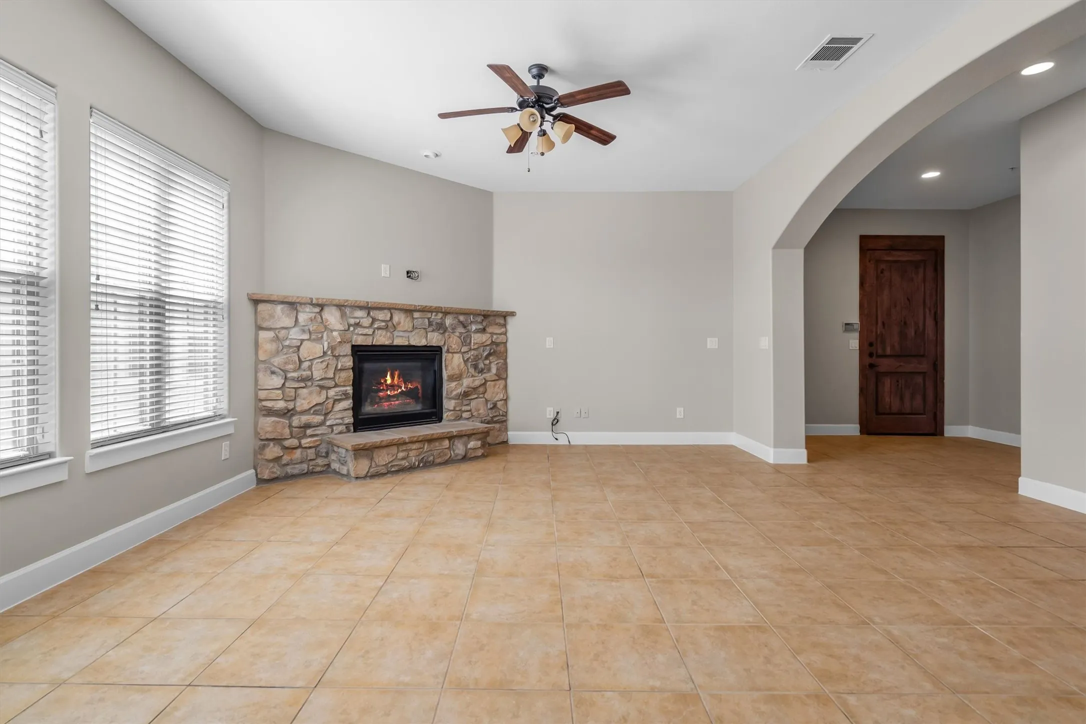 Single Family Residence For Sale in Dallas County , 555 Via Amalfi 312, Irving, Texas 75039, 2 Bedroom, 3 Bathroom, 2 Garage spaces, 1,966 Sqft, built in 2008, mls#21383335, Real Estate Agent in Irving, Homes For Sale in Dallas county, Homes For Sale in Irving, Realtor in Irving Texas, Real Estate Brokerage Independent Realty Texas, Luminita Cordes Realtor