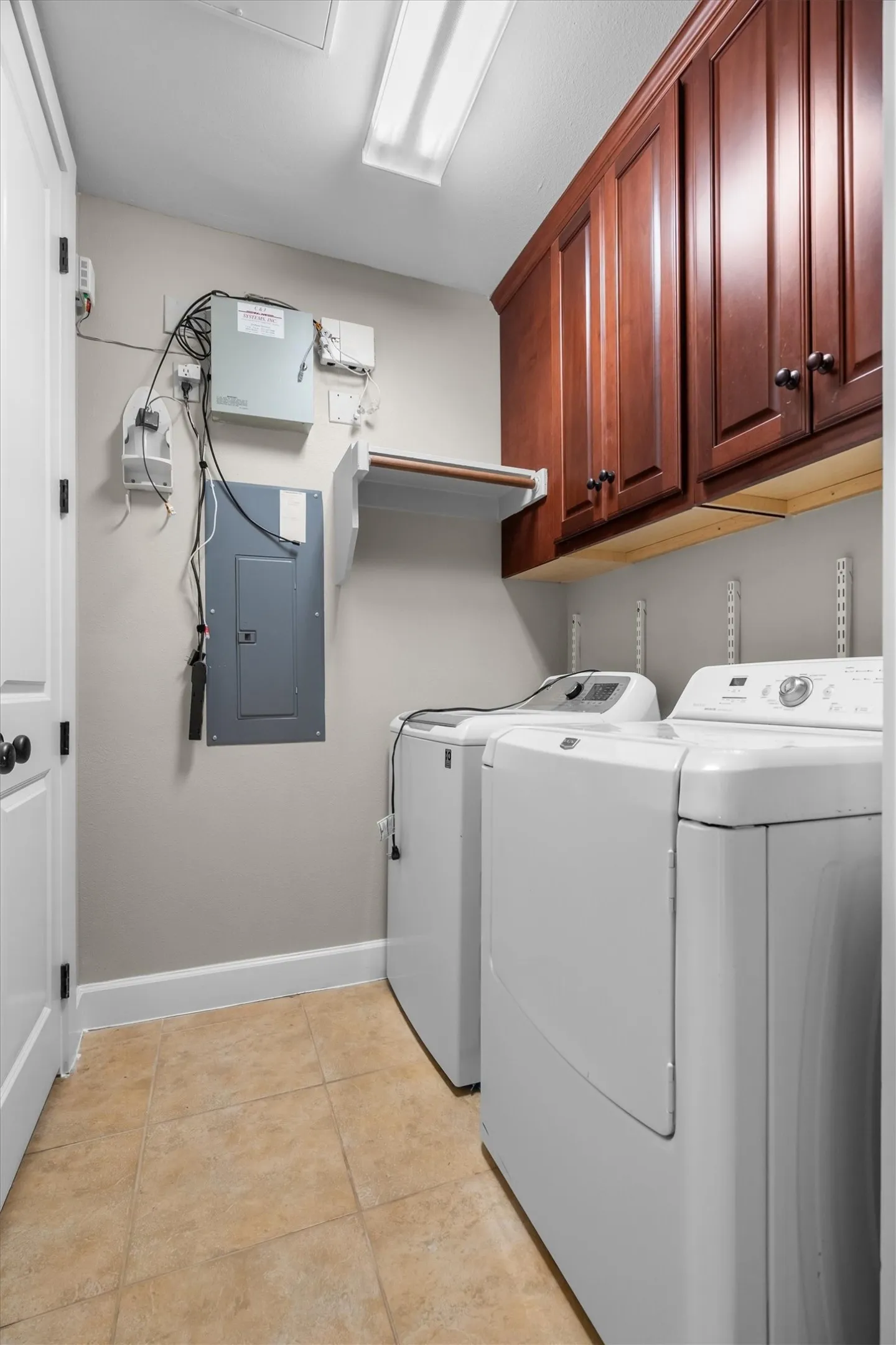 Single Family Residence For Sale in Dallas County , 555 Via Amalfi 312, Irving, Texas 75039, 2 Bedroom, 3 Bathroom, 2 Garage spaces, 1,966 Sqft, built in 2008, mls#21383335, Real Estate Agent in Irving, Homes For Sale in Dallas county, Homes For Sale in Irving, Realtor in Irving Texas, Real Estate Brokerage Independent Realty Texas, Luminita Cordes Realtor