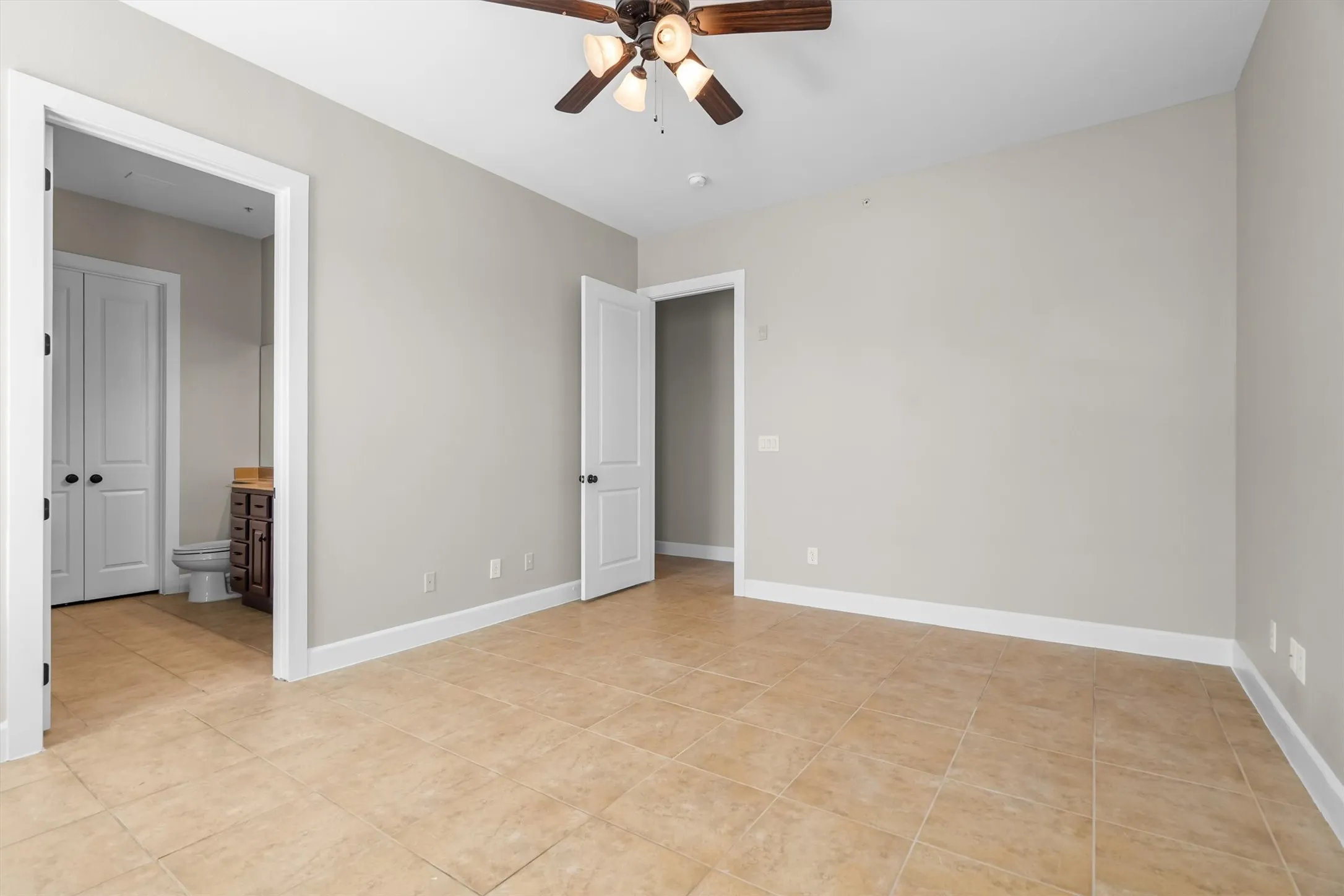 Single Family Residence For Sale in Dallas County , 555 Via Amalfi 312, Irving, Texas 75039, 2 Bedroom, 3 Bathroom, 2 Garage spaces, 1,966 Sqft, built in 2008, mls#21383335, Real Estate Agent in Irving, Homes For Sale in Dallas county, Homes For Sale in Irving, Realtor in Irving Texas, Real Estate Brokerage Independent Realty Texas, Luminita Cordes Realtor