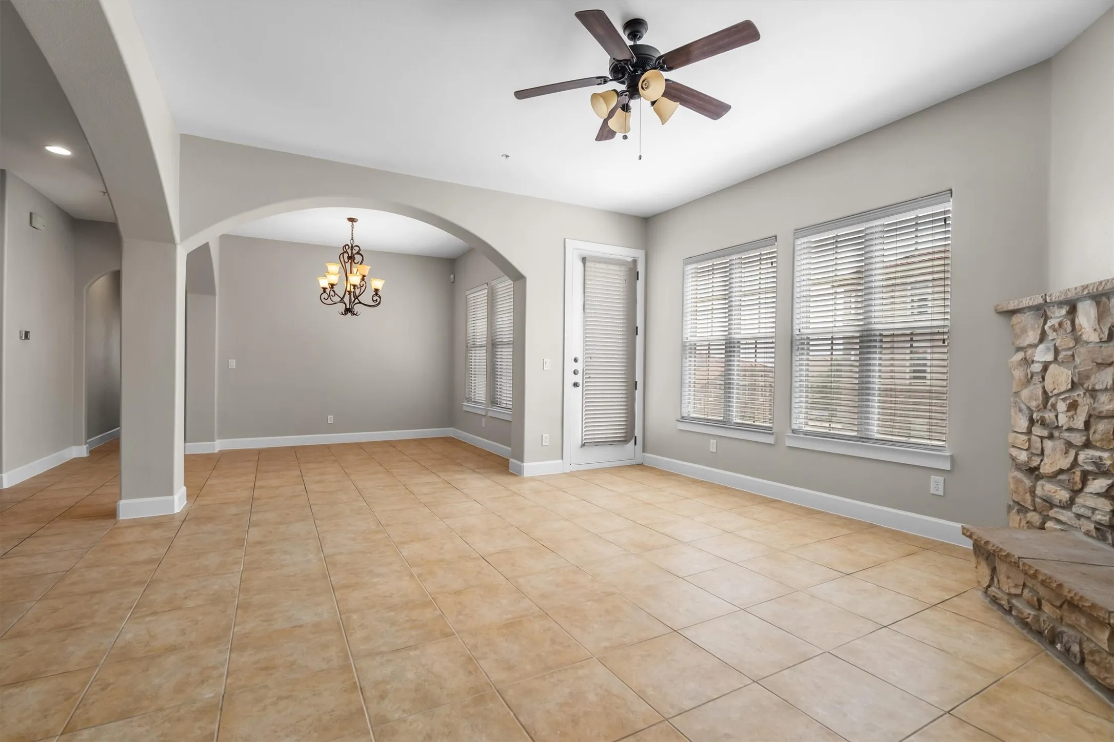Single Family Residence For Sale in Dallas County , 555 Via Amalfi 312, Irving, Texas 75039, 2 Bedroom, 3 Bathroom, 2 Garage spaces, 1,966 Sqft, built in 2008, mls#21383335, Real Estate Agent in Irving, Homes For Sale in Dallas county, Homes For Sale in Irving, Realtor in Irving Texas, Real Estate Brokerage Independent Realty Texas, Luminita Cordes Realtor
