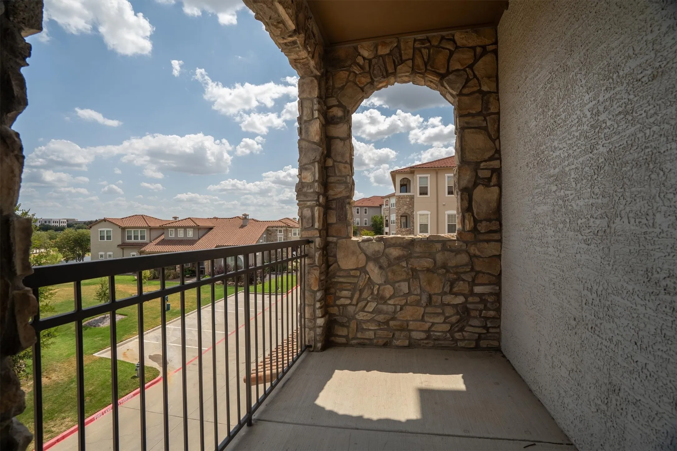 Single Family Residence For Sale in Dallas County , 555 Via Amalfi 312, Irving, Texas 75039, 2 Bedroom, 3 Bathroom, 2 Garage spaces, 1,966 Sqft, built in 2008, mls#21383335, Real Estate Agent in Irving, Homes For Sale in Dallas county, Homes For Sale in Irving, Realtor in Irving Texas, Real Estate Brokerage Independent Realty Texas, Luminita Cordes Realtor