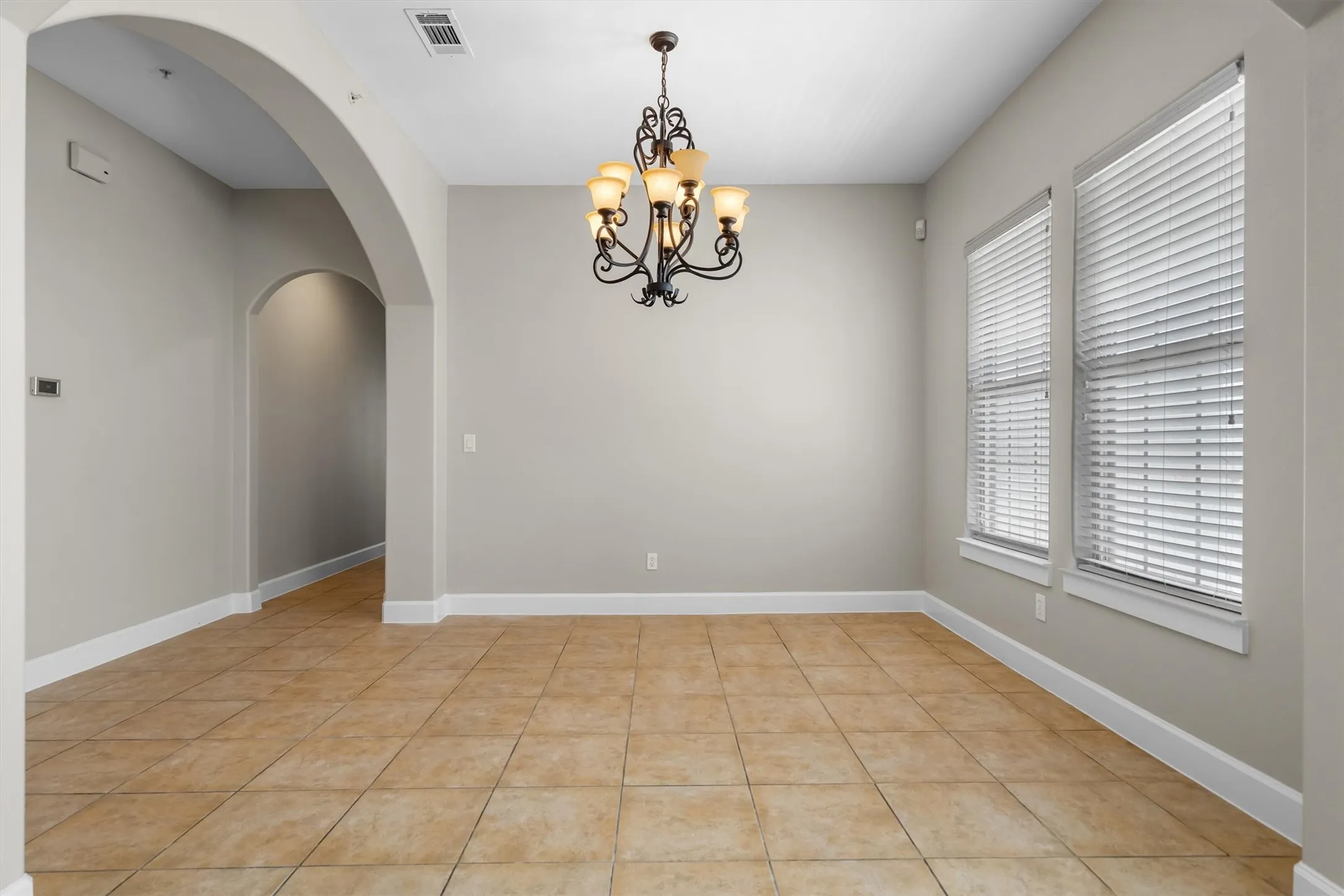 Single Family Residence For Sale in Dallas County , 555 Via Amalfi 312, Irving, Texas 75039, 2 Bedroom, 3 Bathroom, 2 Garage spaces, 1,966 Sqft, built in 2008, mls#21383335, Real Estate Agent in Irving, Homes For Sale in Dallas county, Homes For Sale in Irving, Realtor in Irving Texas, Real Estate Brokerage Independent Realty Texas, Luminita Cordes Realtor