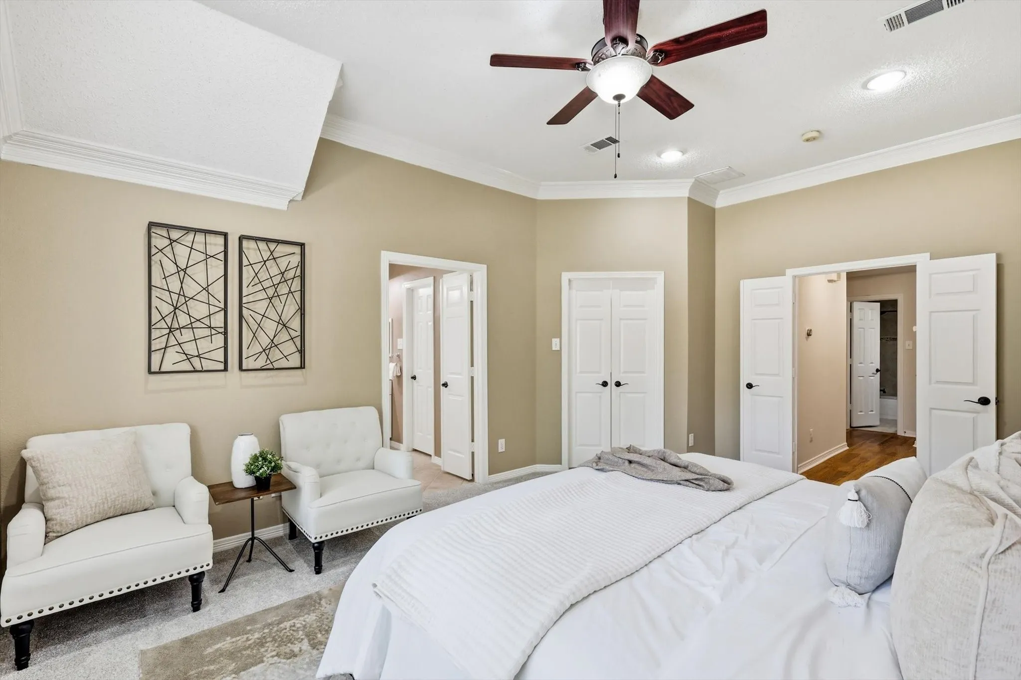 Spacious & Relaxing Bedroom