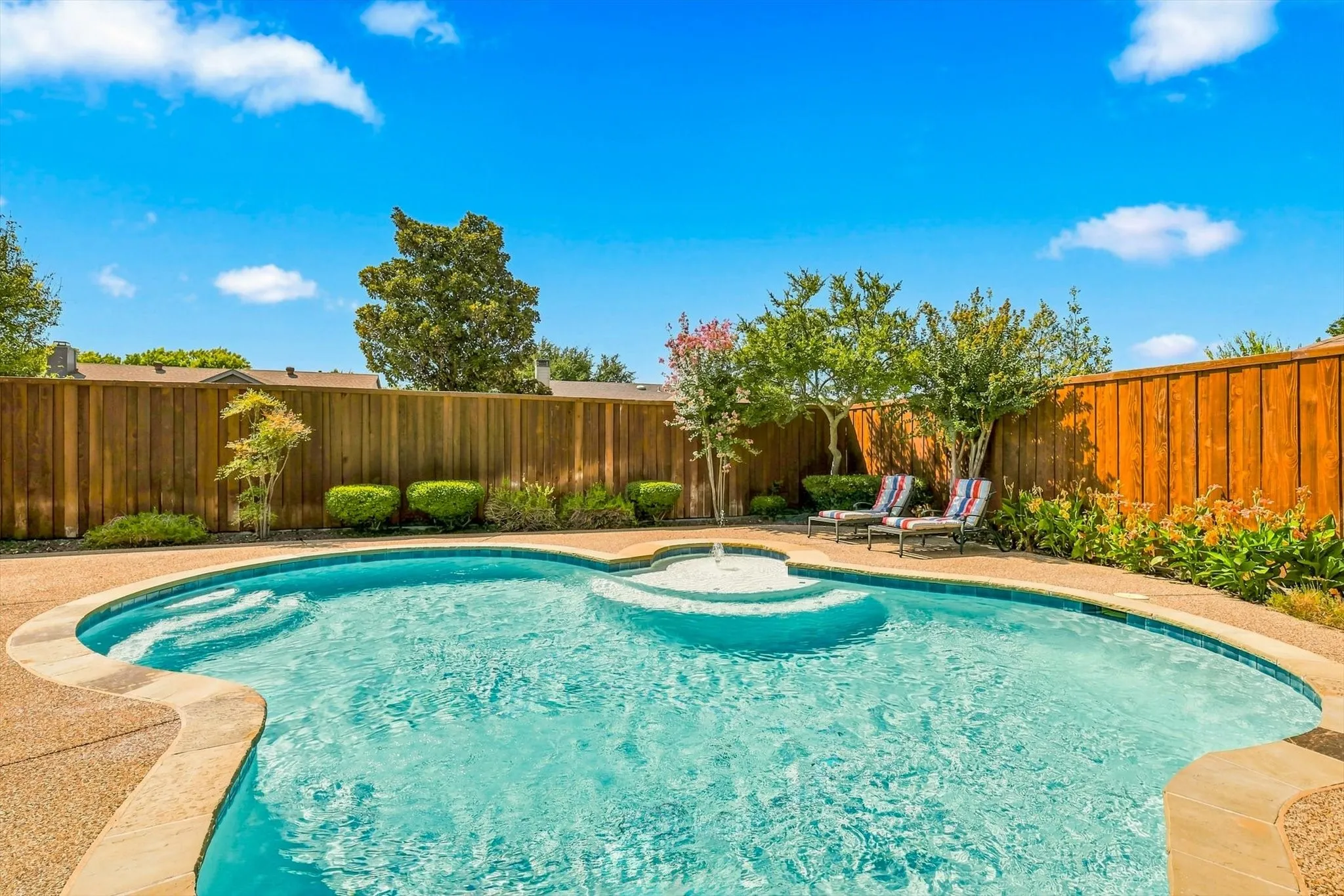 Yard & Pool offer Privacy