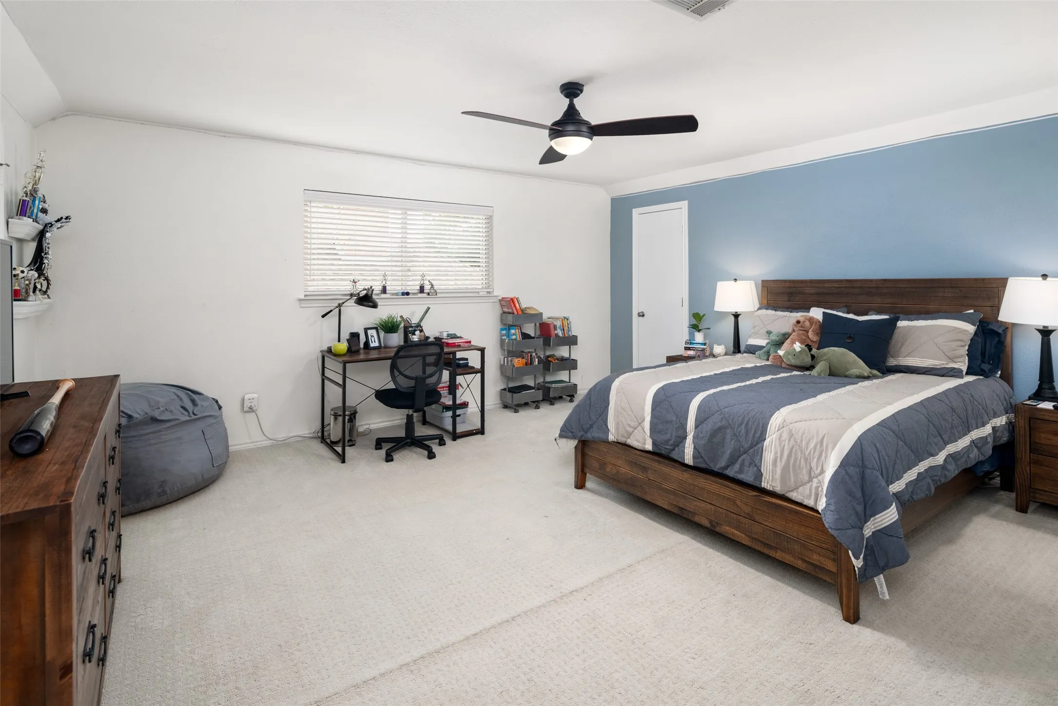 Single Family Residence For Sale in Dallas County , 8817 Arborside Drive, Dallas, Texas 75243, 4 Bedroom, 3 Bathroom, 2 Garage spaces, 3,347 Sqft, built in 1974, mls#21383808, Real Estate Agent in Dallas, Homes For Sale in Dallas county, Homes For Sale in Dallas, Realtor in Dallas Texas, Real Estate Brokerage Independent Realty Texas, Luminita Cordes Realtor