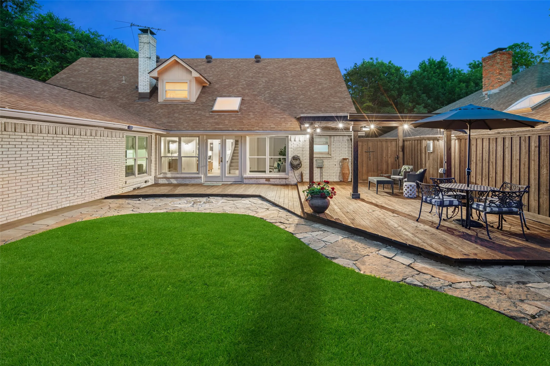 Single Family Residence For Sale in Dallas County , 8817 Arborside Drive, Dallas, Texas 75243, 4 Bedroom, 3 Bathroom, 2 Garage spaces, 3,347 Sqft, built in 1974, mls#21383808, Real Estate Agent in Dallas, Homes For Sale in Dallas county, Homes For Sale in Dallas, Realtor in Dallas Texas, Real Estate Brokerage Independent Realty Texas, Luminita Cordes Realtor