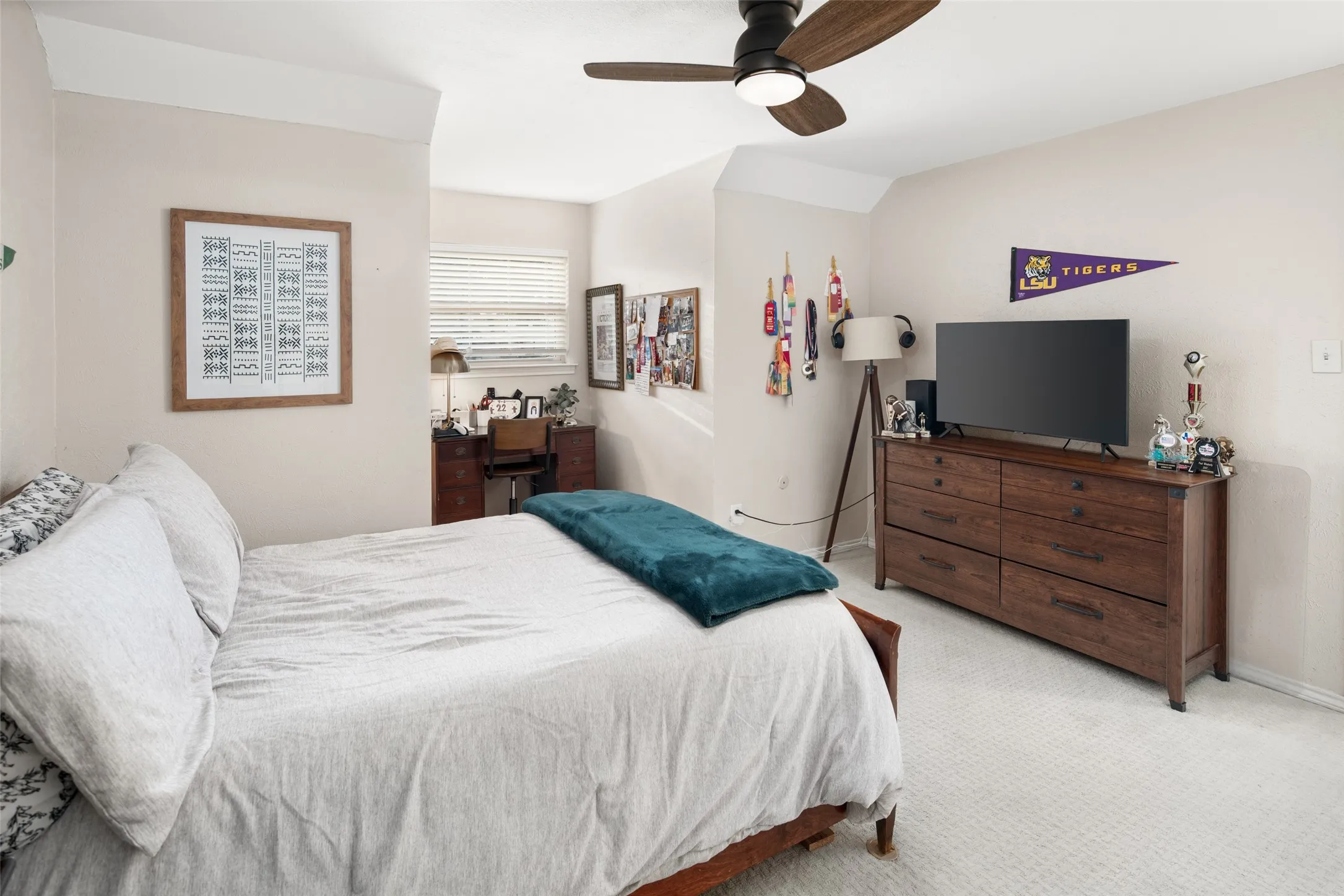 Single Family Residence For Sale in Dallas County , 8817 Arborside Drive, Dallas, Texas 75243, 4 Bedroom, 3 Bathroom, 2 Garage spaces, 3,347 Sqft, built in 1974, mls#21383808, Real Estate Agent in Dallas, Homes For Sale in Dallas county, Homes For Sale in Dallas, Realtor in Dallas Texas, Real Estate Brokerage Independent Realty Texas, Luminita Cordes Realtor