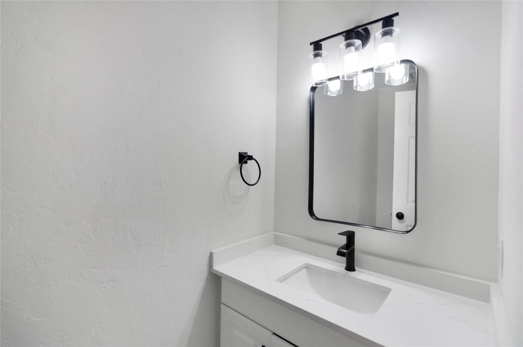 Condominium For Sale in Dallas County , 2835 Keller Springs Road 903, Carrollton, Texas 75006, 2 Bedroom, 3 Bathroom, Garage spaces, 1,264 Sqft, built in 1982, mls#21383995, Real Estate Agent in Carrollton, Homes For Sale in Dallas county, Homes For Sale in Carrollton, Realtor in Carrollton Texas, Real Estate Brokerage Independent Realty Texas, Luminita Cordes Realtor