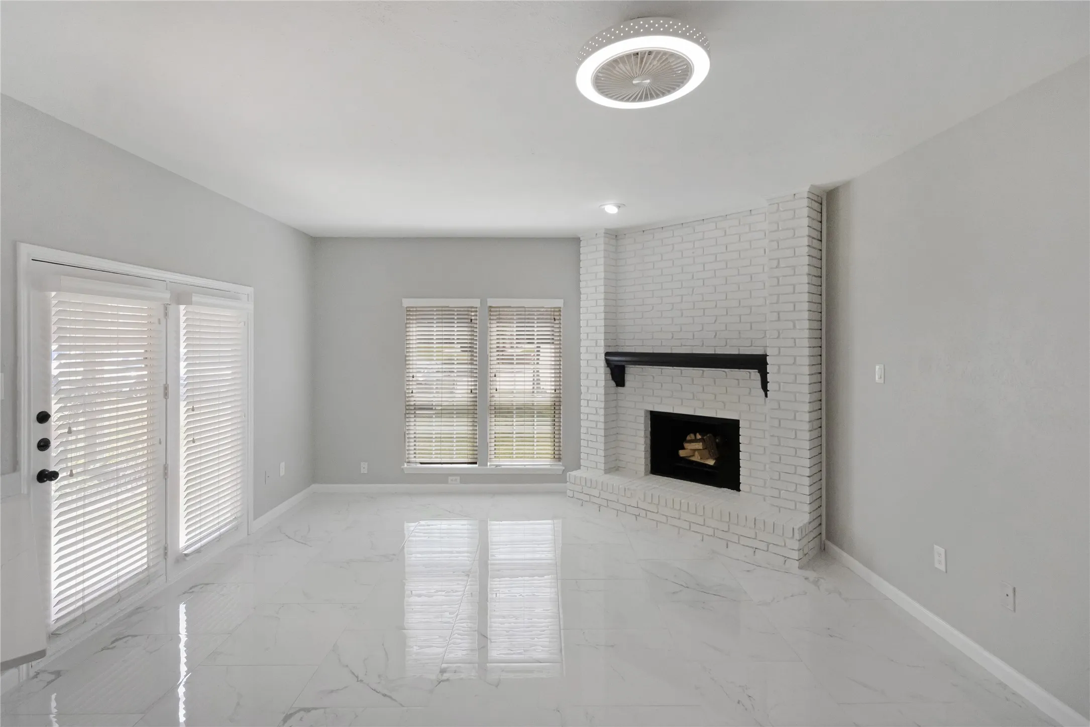 Condominium For Sale in Dallas County , 2835 Keller Springs Road 903, Carrollton, Texas 75006, 2 Bedroom, 3 Bathroom, Garage spaces, 1,264 Sqft, built in 1982, mls#21383995, Real Estate Agent in Carrollton, Homes For Sale in Dallas county, Homes For Sale in Carrollton, Realtor in Carrollton Texas, Real Estate Brokerage Independent Realty Texas, Luminita Cordes Realtor
