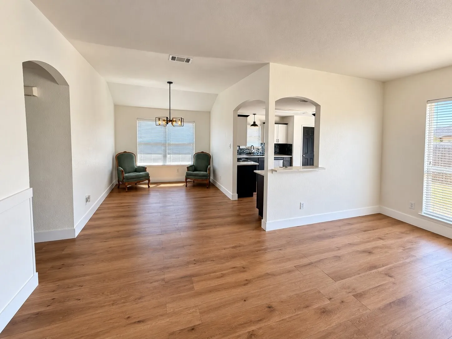 Single Family Residence For Sale in Ellis County , 1334 Yukon Drive, Midlothian, Texas 76065, 4 Bedroom, 2 Bathroom, 2 Garage spaces, 1,767 Sqft, built in 2005, mls#21382367, Real Estate Agent in Midlothian, Homes For Sale in Ellis county, Homes For Sale in Midlothian, Realtor in Midlothian Texas, Real Estate Brokerage Independent Realty Texas, Luminita Cordes Realtor